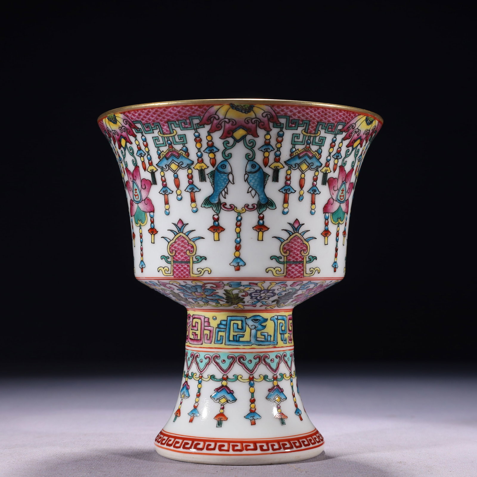 An Exquisite Famille-Rose Painted Gold Flower Pattern Stem Cup: An Exquisite Famille-Rose Painted Gold Flower Pattern Stem Cup,Qing Dynasty,China,Qianlong Six-character Mark,Size:5.3inx6.3in,Weight:650g 粉彩描金花卉纹ƌ