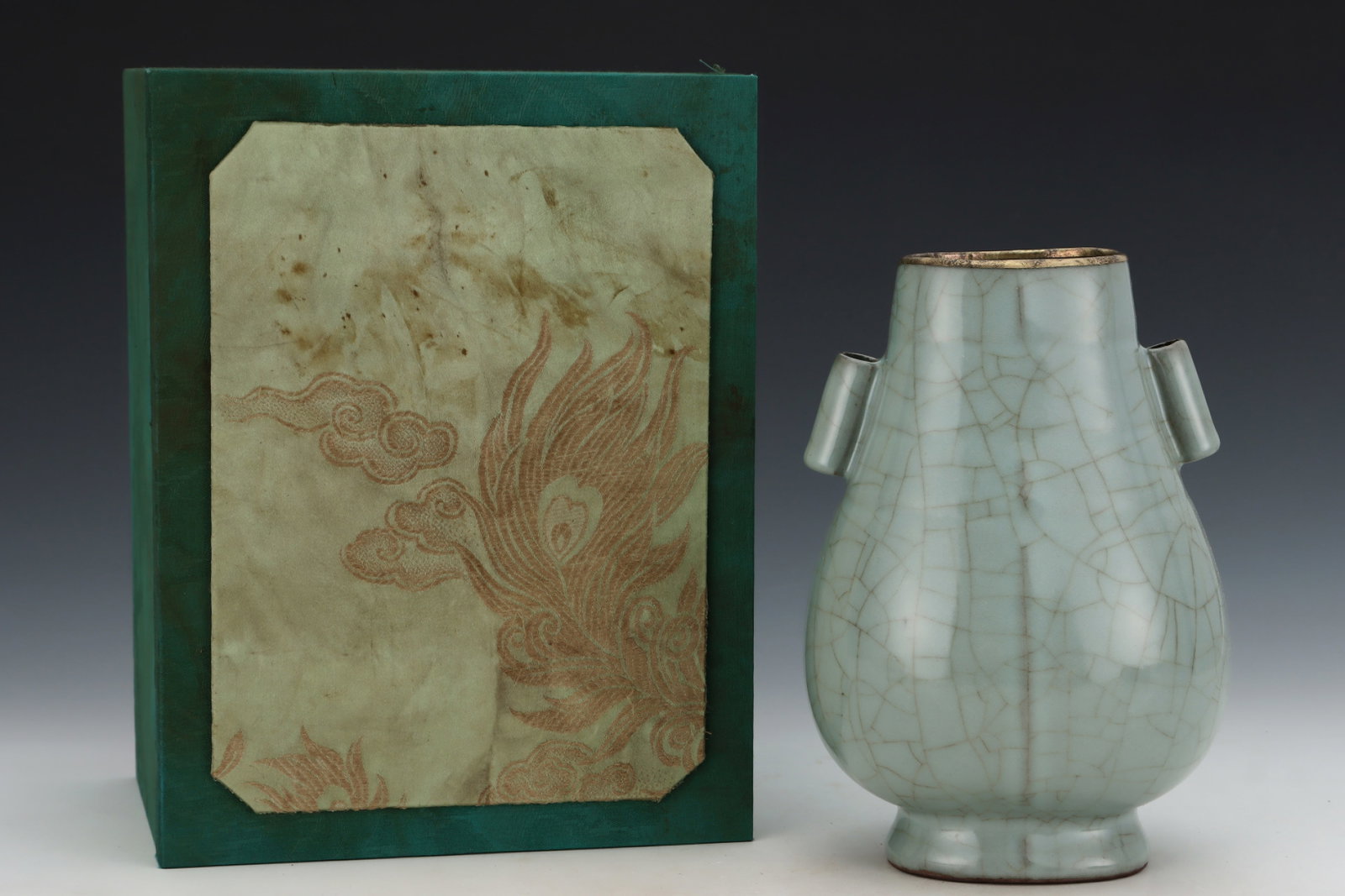 An Exquisite Guan yao Celadon Glazed Painted Gold Double-Ears Vase,with an Imperial Poem by Emperor: An Exquisite Guan yao Celadon Glazed Painted Gold Double-Ears Vase,with an Imperial Poem by Emperor Qianlong,Song Dynasty,China,Size:9.2inx6.3in 官窑青釉描金双