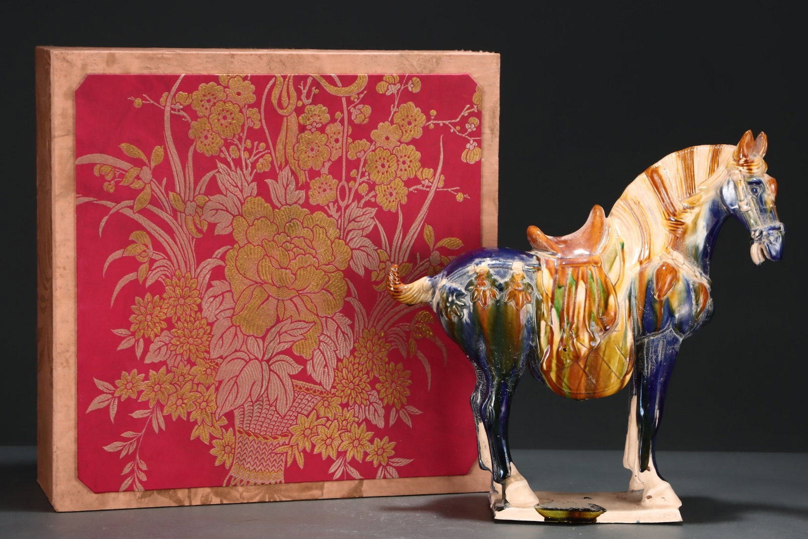 A Rare Tang Tri-Color Glazed Pottery Horse Ornament: A Rare Tang Tri-Color Glazed Pottery Horse Ornament,Ming Dynasty,China,Size:15.4inx15.6in 唐三彩马摆件,中国明代