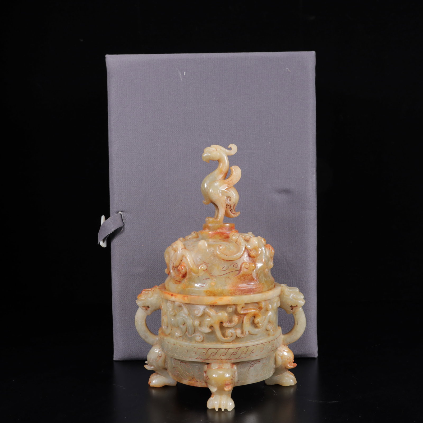 An Exquisite White Jade Chi-Dragon Pattern Double-Ears and Four Legs Phoenix Censer: An Exquisite White Jade Chi-Dragon Pattern Double-Ears and Four Legs Phoenix Censer,Qing Dynasty,China,Size:5.9inx4.3inx8.7in,Weight:1600g 白玉螭龙纹双耳Þ