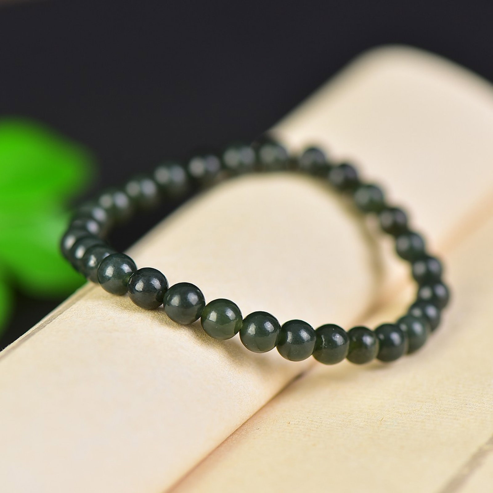An Exquisite Jasper Bracelets - 2