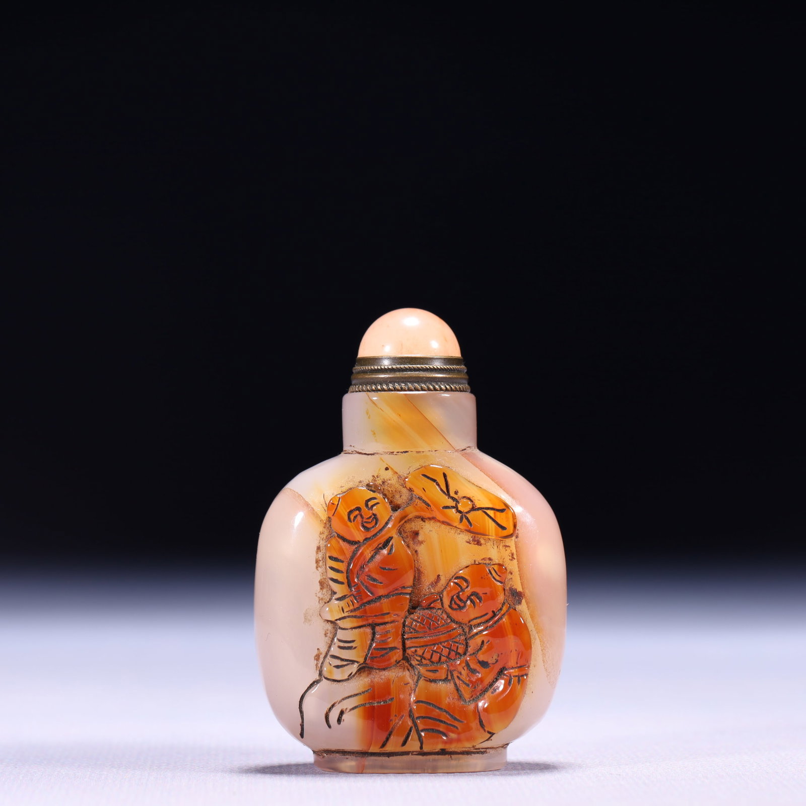 An Exquisite Agate Figure Pattern Snuff Bottle: An Exquisite Agate Figure Pattern Snuff Bottle,Qing Dynasty,China,Size:1.4inx0.8inx2.4in,Weight:63g 玛瑙人物纹鼻烟壶,中国清代