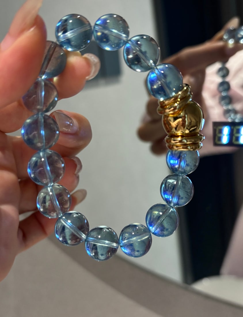 An Exquisite Aquamarine Bracelets: An Exquisite Aquamarine Bracelets,Size:13.7mm,Weight:51.6g 海蓝宝手串