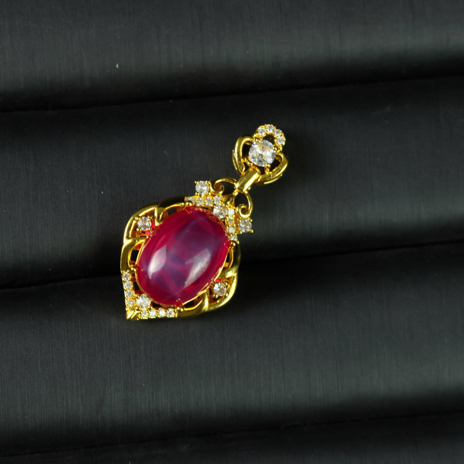 An Exquisite Pendant - 4