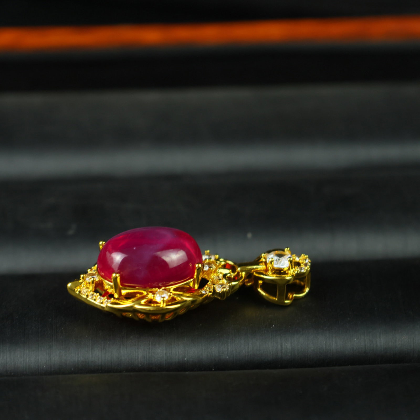 An Exquisite Pendant - 5
