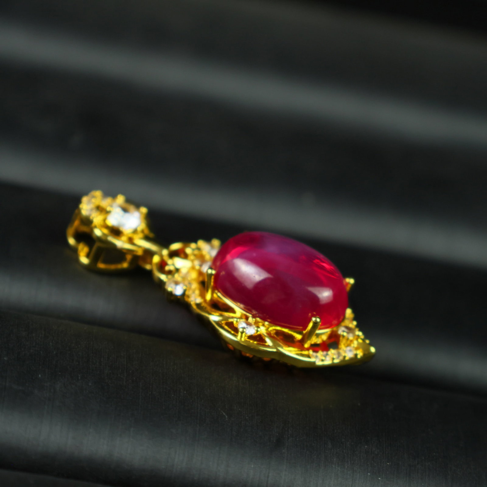An Exquisite Pendant - 7