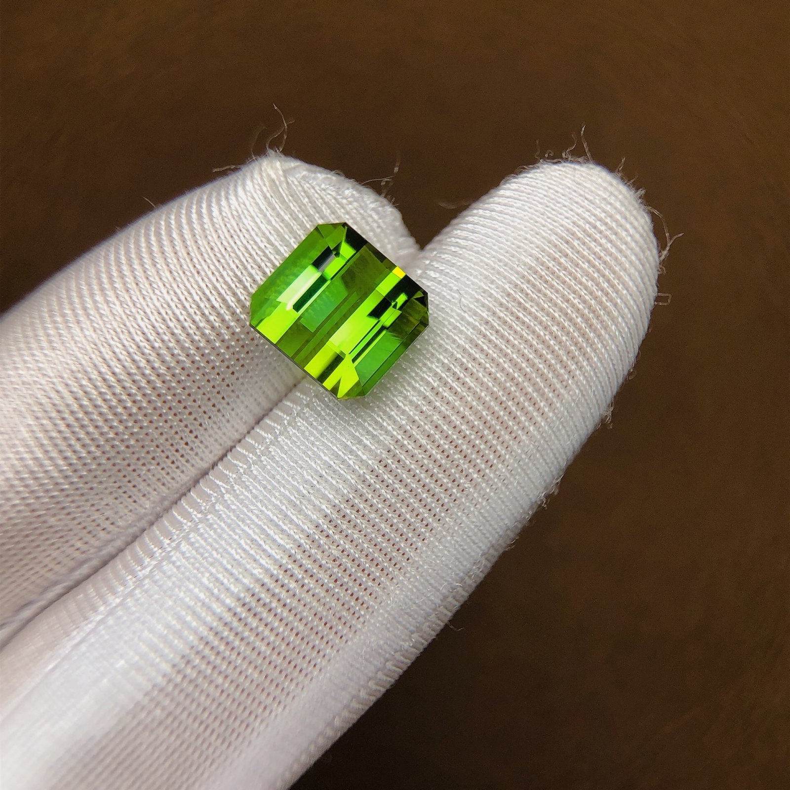 4.54Ctw Natural Tourmaline Loose: 4.54Ctw Natural Tourmaline Loose,Size:0.3inx0.4inx0.3in 4.54Ctw天然碧玺裸石