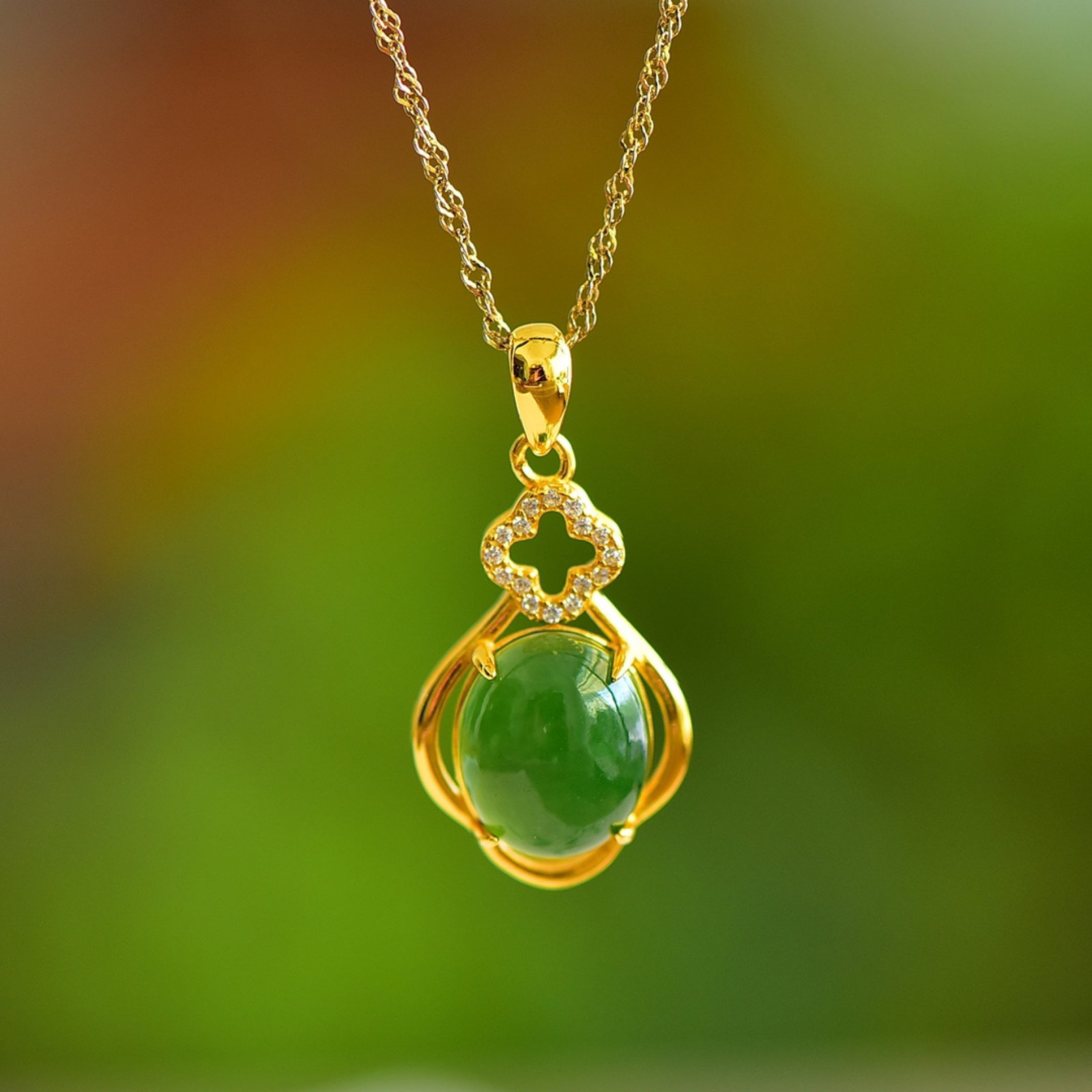 An Exquisite Sterling Silver-Gold Plated Inlaid Jasper Pendant: An Exquisite Sterling Silver-Gold Plated Inlaid Jasper Pendant 纯银镀金镶碧玉项链