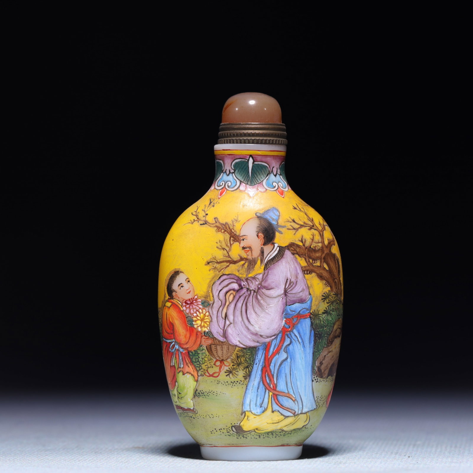 An Exquisite Glass Character and Story Pattern Snuff Bottle: An Exquisite Glass Character and Story Pattern Snuff Bottle,Qing Dynasty,China,Size:1.8inx0.8inx3.1in,Weight:86.1g