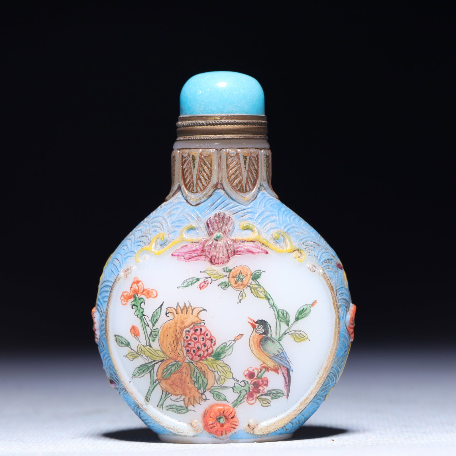 An Exquisite Glass Flower and Bird Pattern Snuff Bottle: An Exquisite Glass Flower and Bird Pattern Snuff Bottle,Qing Dynasty,China,Qianlong Four-character Mark,Size:2inx1inx2.8in,Weight:98.3g 琉璃花鸟纹鼻烟壶