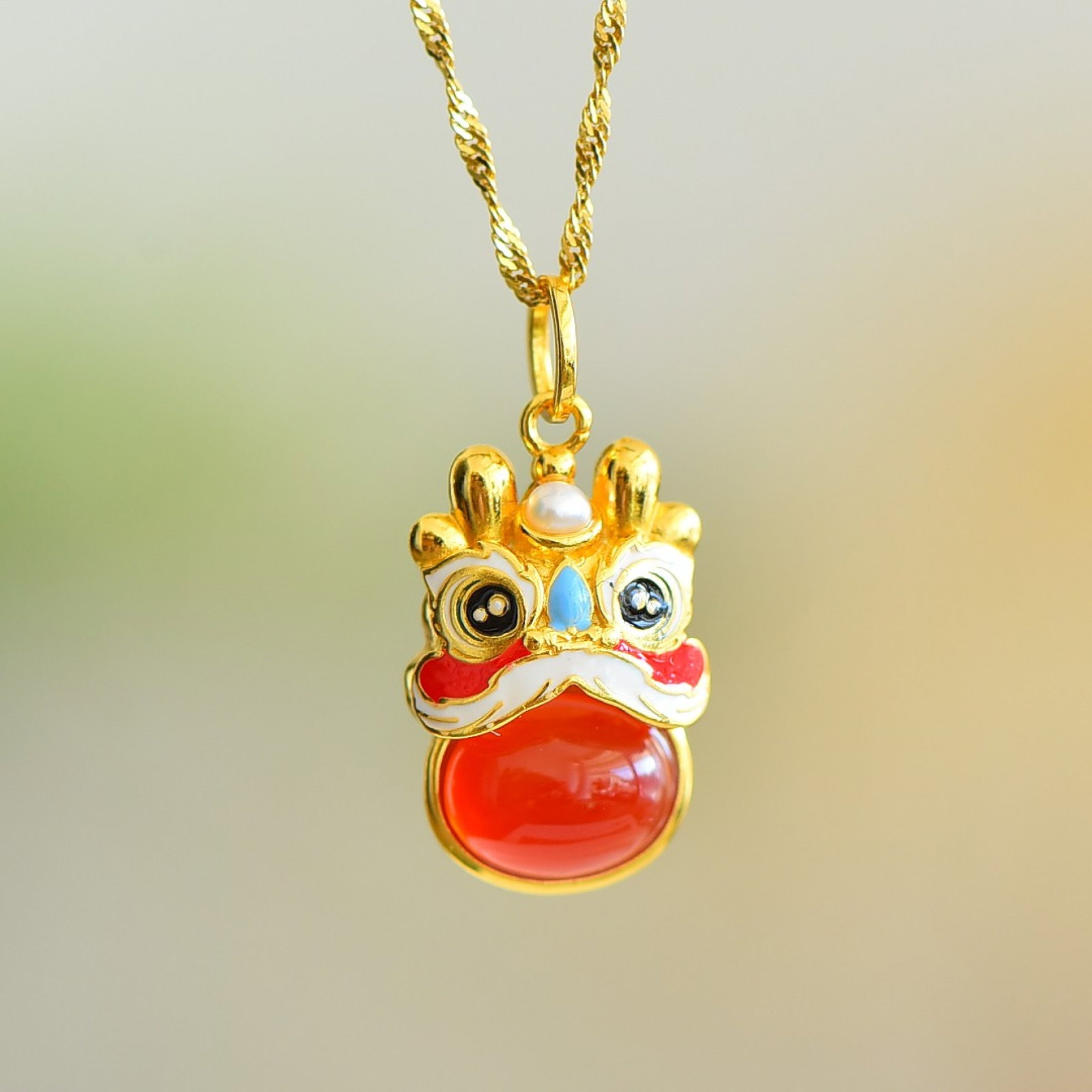 An Exquisite Sterling Silver-Gold Plated Inlaid Agate Pendant: An Exquisite Sterling Silver-Gold Plated Inlaid Agate Pendant,Size:0.3inx0.4in 纯银镀金镶玛瑙吊坠