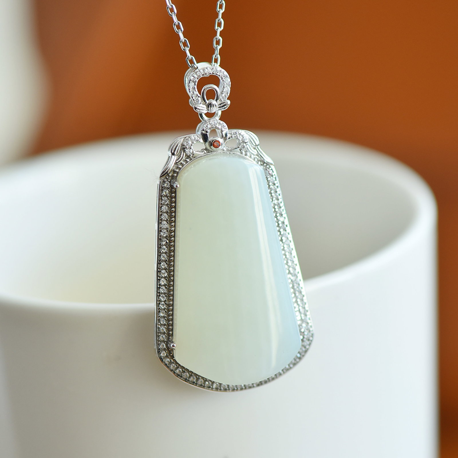 An Exquisite Sterling Silver Inlaid White Jade Necklace,Inlaid Diamond: An Exquisite Sterling Silver Inlaid White Jade Necklace,Inlaid Diamond,Size:0.7inx1.3in 纯银镶白玉项链,嵌钻石