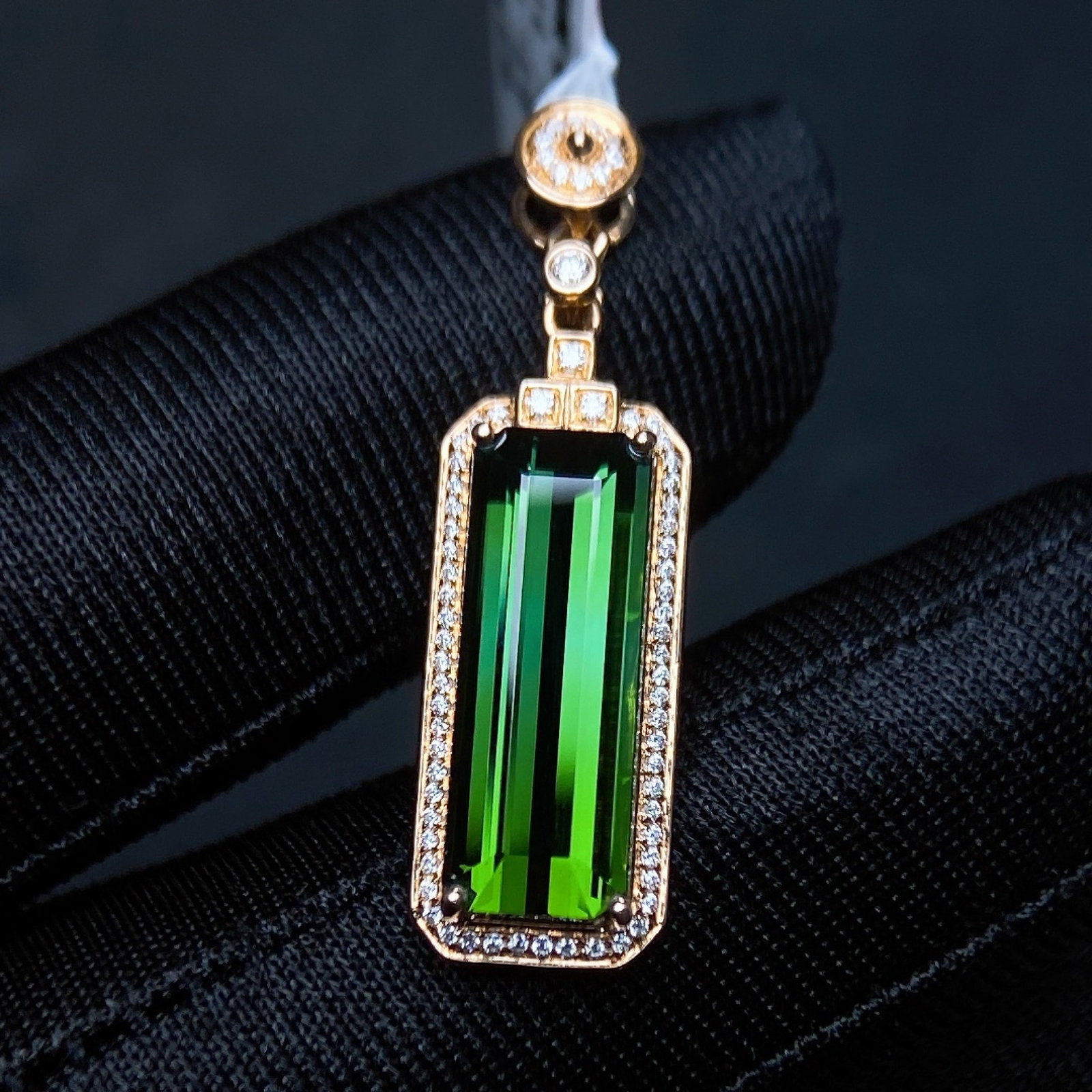 5.23Ctw Natural Tourmaline Necklace: 5.23Ctw Natural Tourmaline Necklace,Size:0.6inx0.2in 5.23Ctw天然碧玺项链