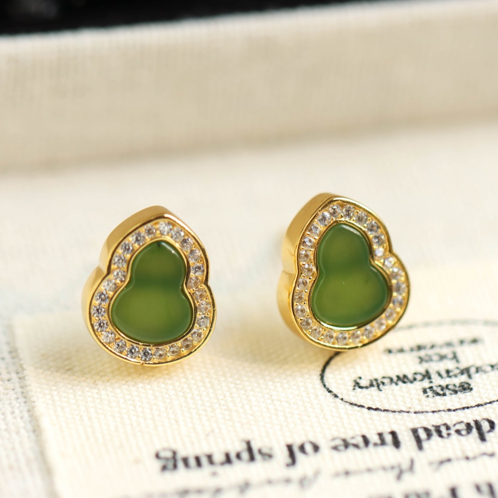 A Pair of Exquisite Sterling Silver-Gold Plated Inlaid Jasper Gourd Earrings, Inlaid Diamond: A Pair of Exquisite Sterling Silver-Gold Plated Inlaid Jasper Gourd Earrings, Inlaid Diamond