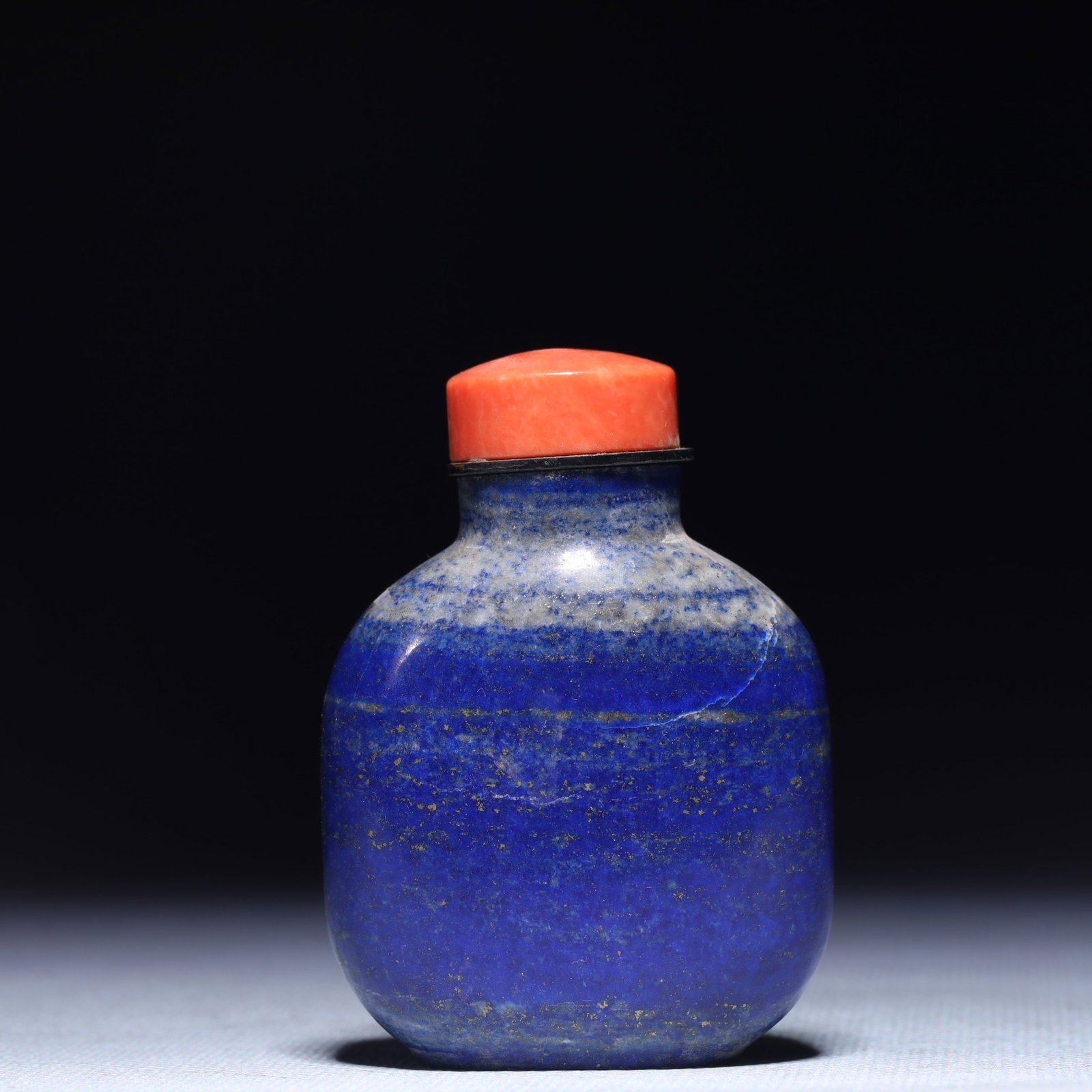 An Exquisite Lapis Lazuli Snuff Bottle: An Exquisite Lapis Lazuli Snuff Bottle,Qing Dynasty,China,Size:1.8inx1inx3.3in,Weight:86.1g 青金石鼻烟壶,中国清代