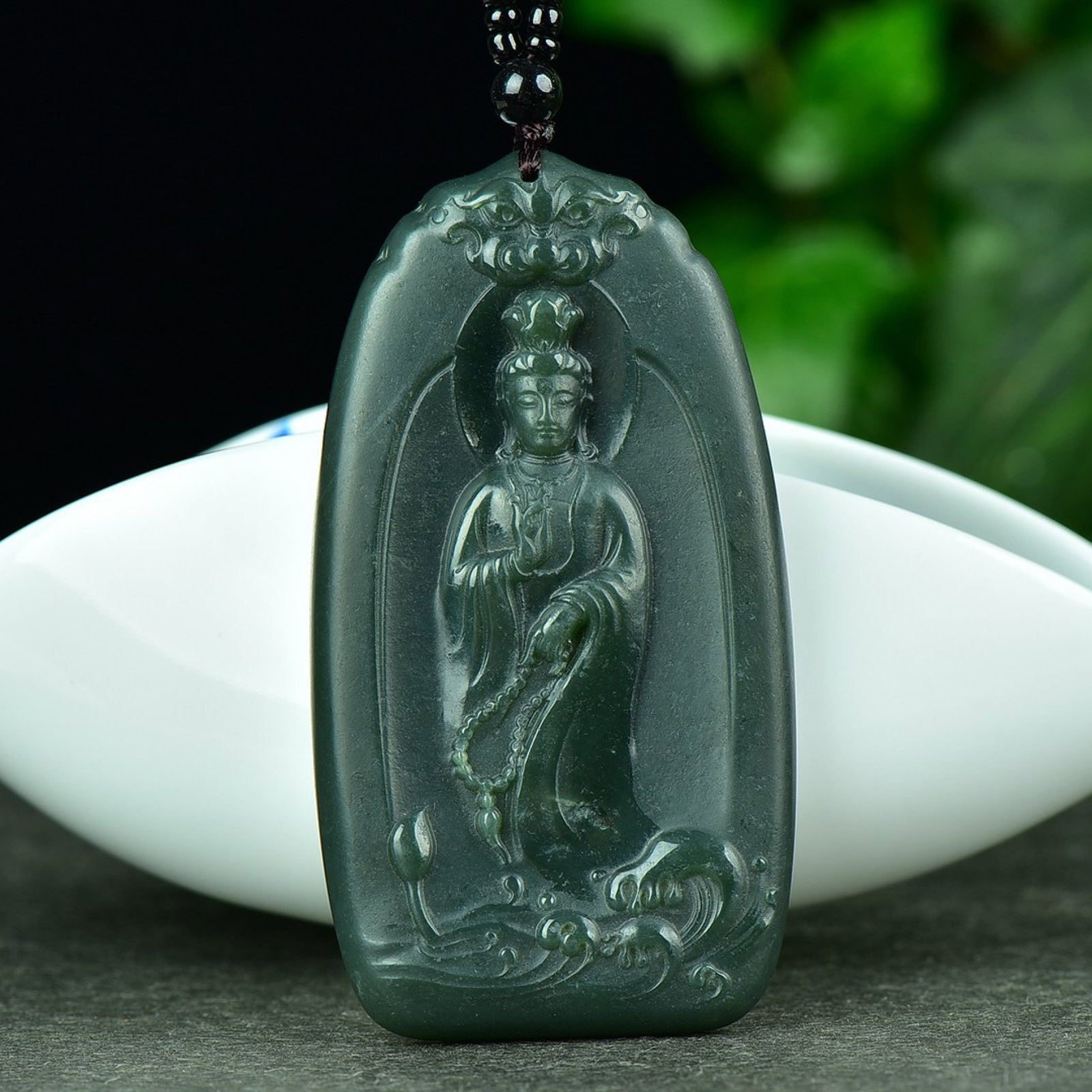 An Exquisite Sapphire Avalokitesvara Pattern Pendant: An Exquisite Sapphire Avalokitesvara Pattern Pendant,Size:1.6inx3in 寓意:吉祥 普度众生 保平安 青玉观音像