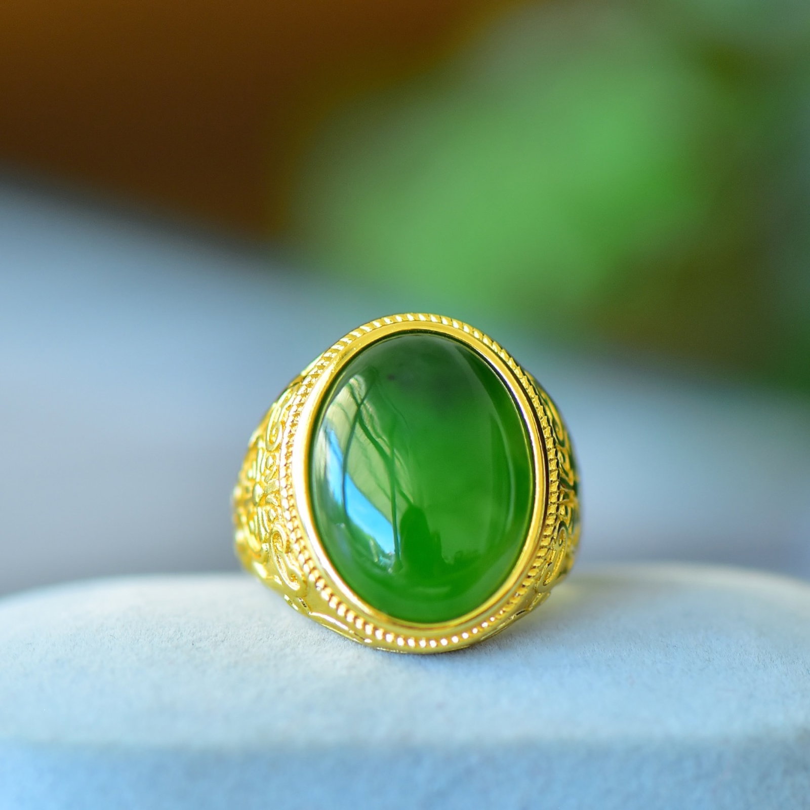 An Exquisite Bronze-Gold Plated Inlaid Jasper Ring: An Exquisite Bronze-Gold Plated Inlaid Jasper Ring,Size:0.6inx0.8in 铜镀金镶碧玉戒指