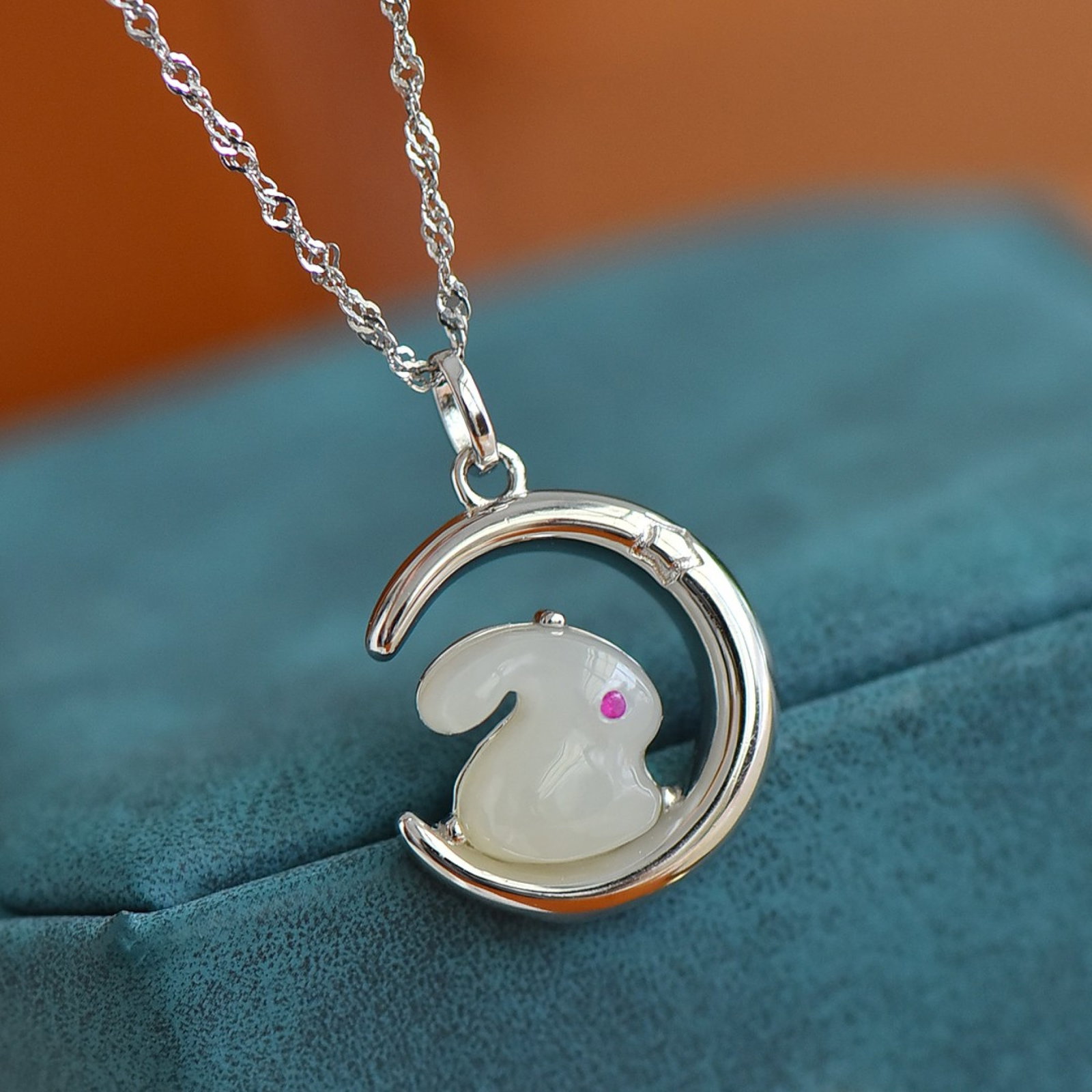 An Exquisite Sterling Silver Inlaid White Jade Pendant: An Exquisite Sterling Silver Inlaid White Jade Pendant , Size :0.4inx0.4in 纯银镶白玉吊坠,尺寸:0.4inx0.4in
