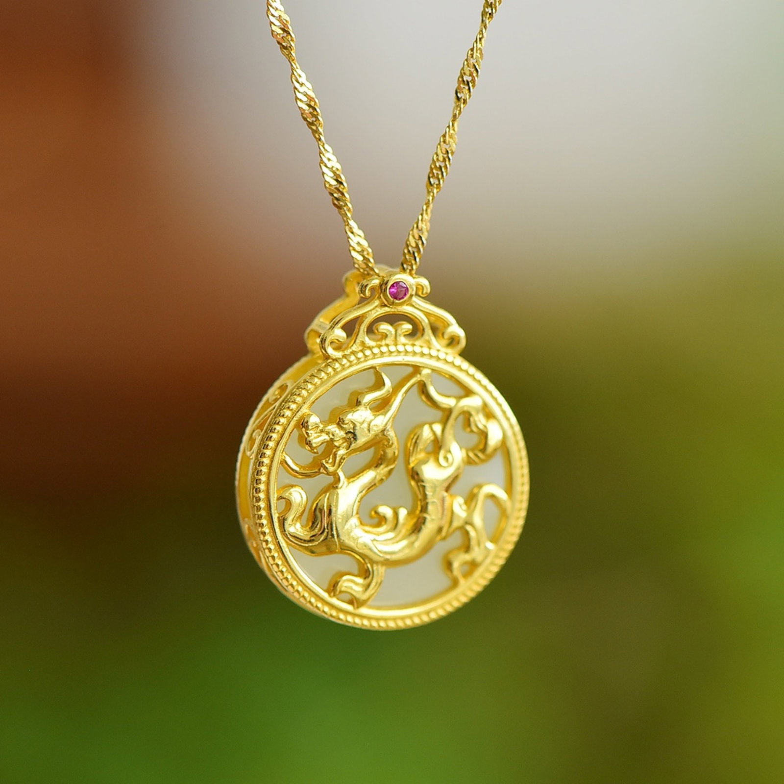 An Exquisite Sterling Silver-Gold Plated Inlaid White Jade Pendant: An Exquisite Sterling Silver-Gold Plated Inlaid White Jade Pendant,Size:0.7inx0.7in 纯银镀金镶白玉吊坠