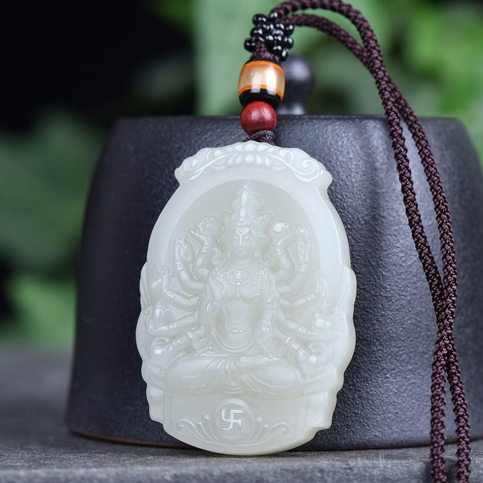 An Exquisite White Jade Statue of Avalokitesvara Pendant: An Exquisite White Jade Statue of Avalokitesvara Pendant,Size:1.5inx2in 白玉观音像挂件