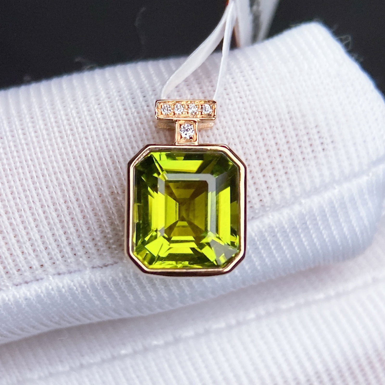2.33Ctw Natural Tourmaline Necklace: 2.33Ctw Natural Tourmaline Necklace,Size:0.3inx0.3in 2.33Ctw天然碧玺项链