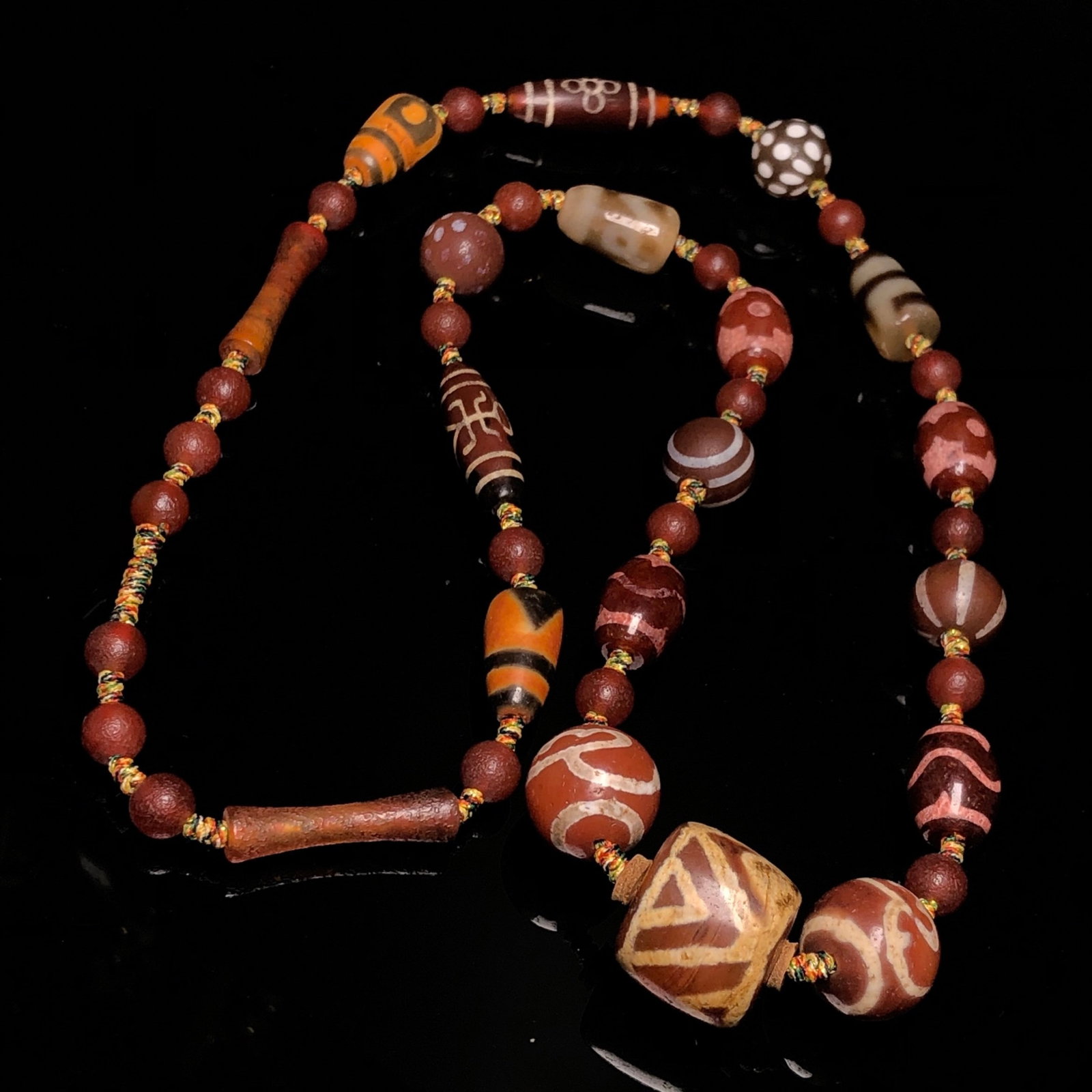 A Precious Dzi Bead Necklace: A Precious Dzi Bead Necklace,Size:1.2inx0.3in 天珠项链