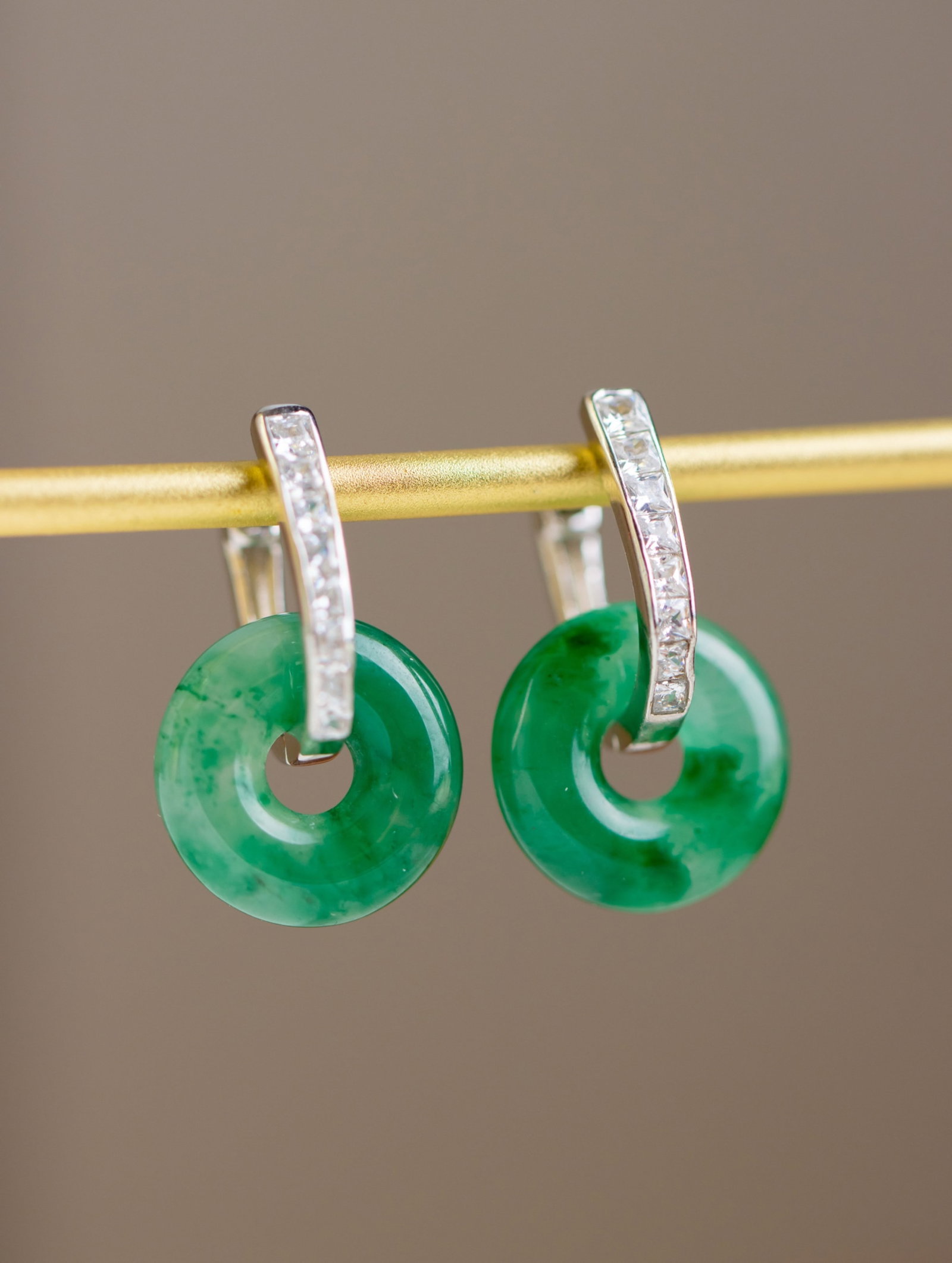A Pair of Exquisite Sterling Silver Inlaid Jadeite Earrings, Inlaid Diamond: A Pair of Exquisite Sterling Silver Inlaid Jadeite Earrings, Inlaid Diamond 一对纯银镶翡翠耳环,嵌钻石