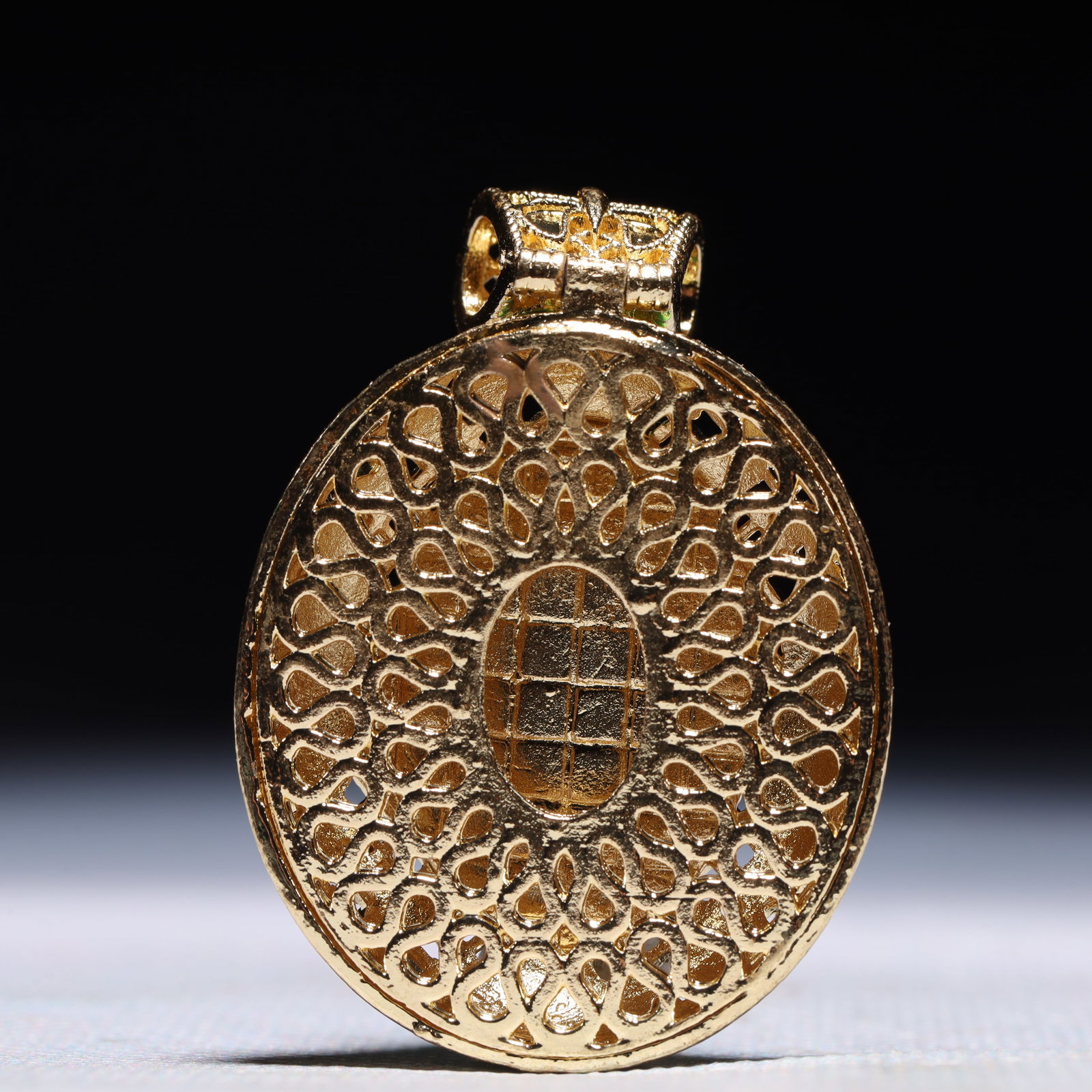 An Exquisite Flower Pattern Pendant - 4