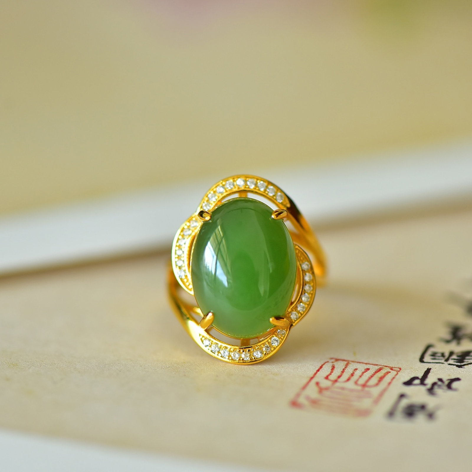 An Exquisite Sterling Silver-Gold Plated Inlaid Jasper Ring,Inlaid Diamond: An Exquisite Sterling Silver-Gold Plated Inlaid Jasper Ring,Inlaid Diamond,Size:0.5inx0.6in 纯银镀金镶碧玉戒指,嵌钻石