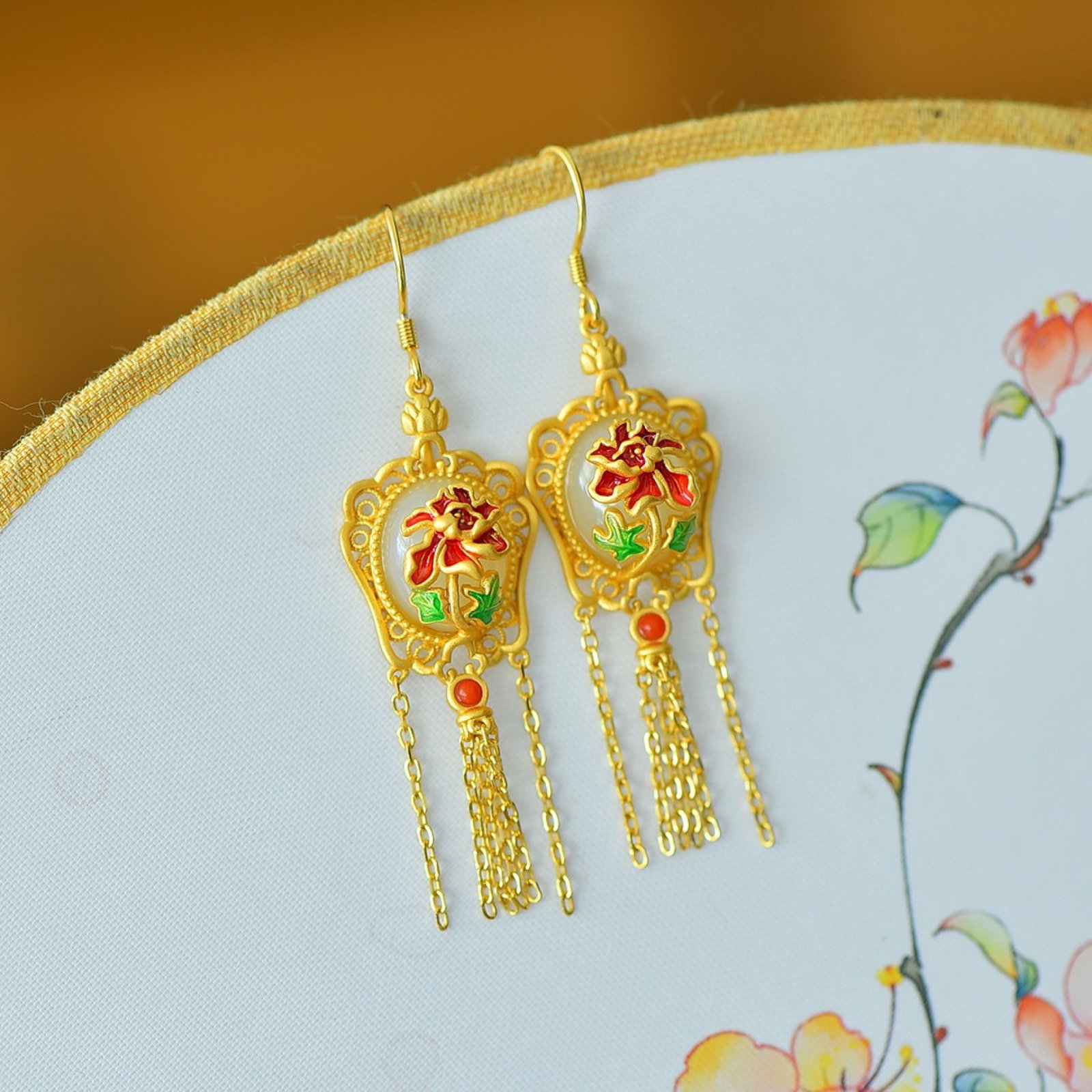 A Pair of Exquisite Sterling Silver-Gold Plated Inlaid White Jade Enamel Earrings: A Pair of Exquisite Sterling Silver-Gold Plated Inlaid White Jade Enamel Earrings,Size:0.4inx0.5in 一对纯银镀金镶白玉珐琅耳Ĩ