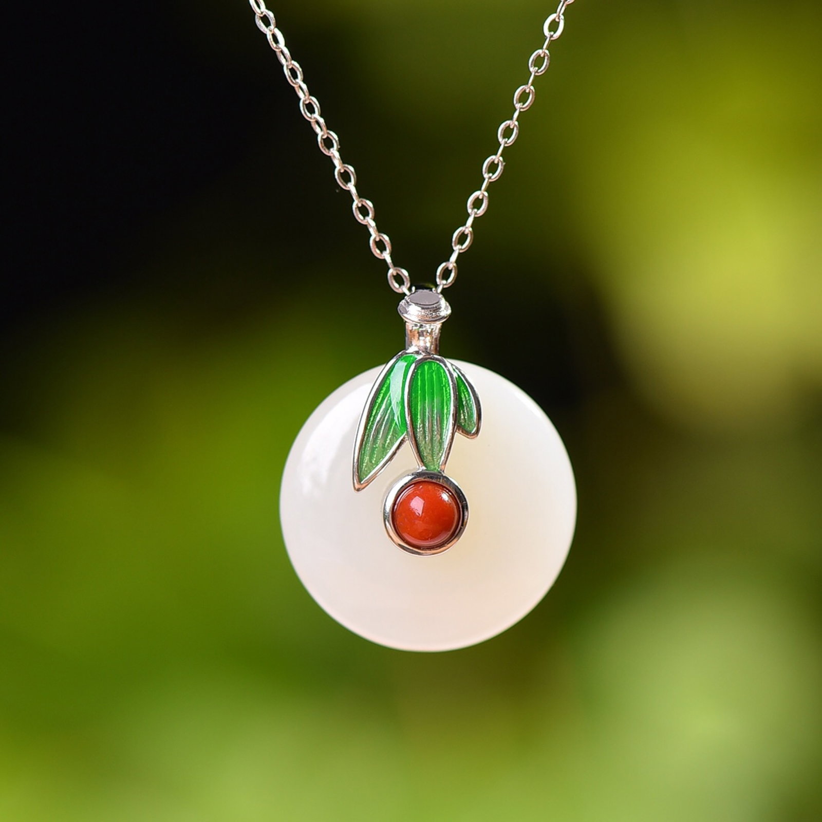 An Exquisite Sterling Silver-Gold Plated Inlaid White Jade Enamel Necklace: An Exquisite Sterling Silver-Gold Plated Inlaid White Jade Enamel Necklace,Size:0.7inx0.7in 纯银镀金镶白玉珐琅项链