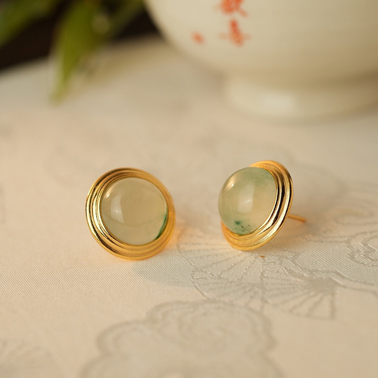 A Pair of Exquisite Sterling Silver-Gold Plated Inlaid Jadeite Earrings: A Pair of Exquisite Sterling Silver-Gold Plated Inlaid Jadeite Earrings,Size:0.5inx0.6in,Weight:4.96g 一对纯银镀金镶翡翠耳钉