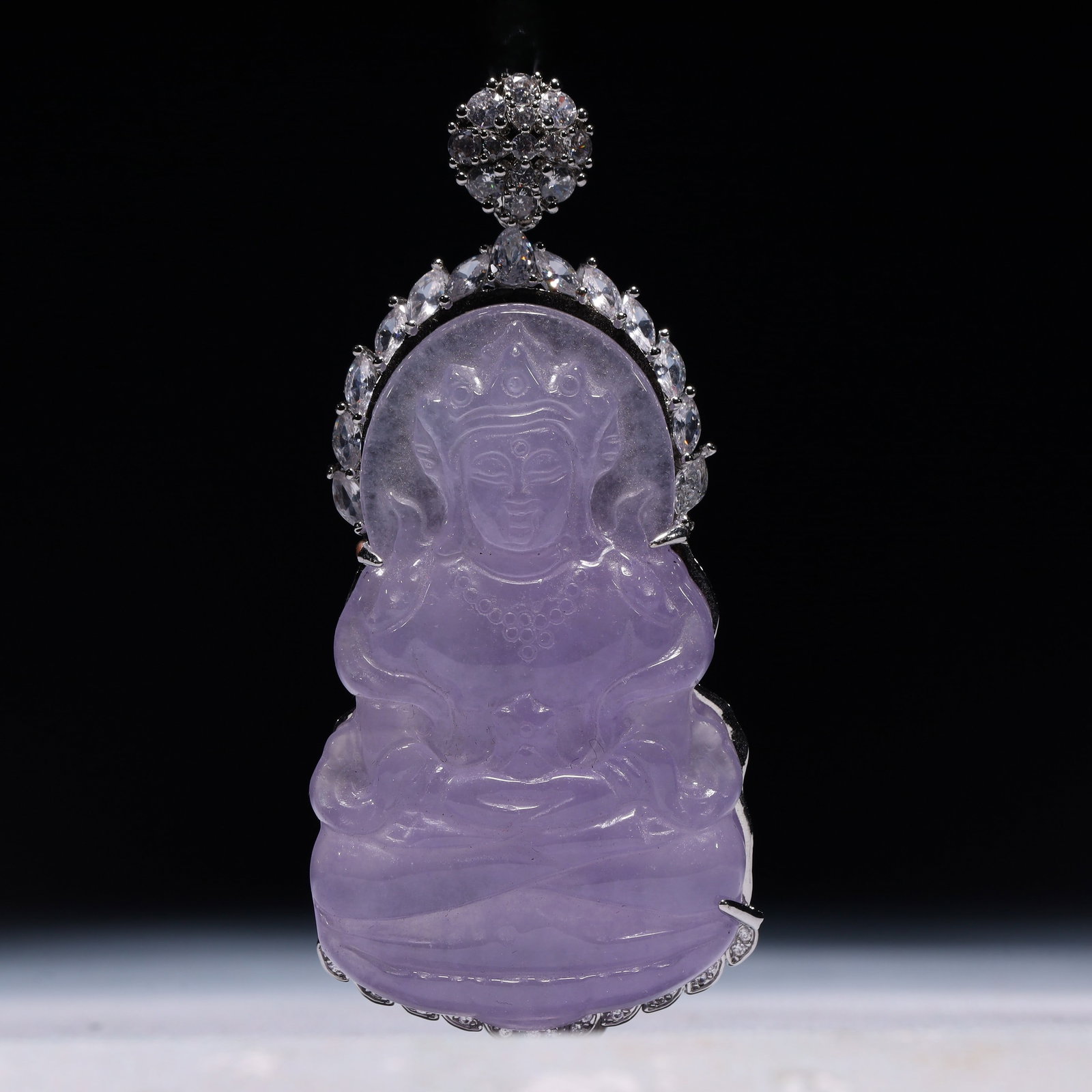 An Exquisite Statue of Avalokitesvara Pendant,Inlaid Gems: An Exquisite Statue of Avalokitesvara Pendant,Inlaid Gems,Size:1.8inx0.4inx3.3in,Weight:52.6g 一个精美的观音像吊坠,镶宝石