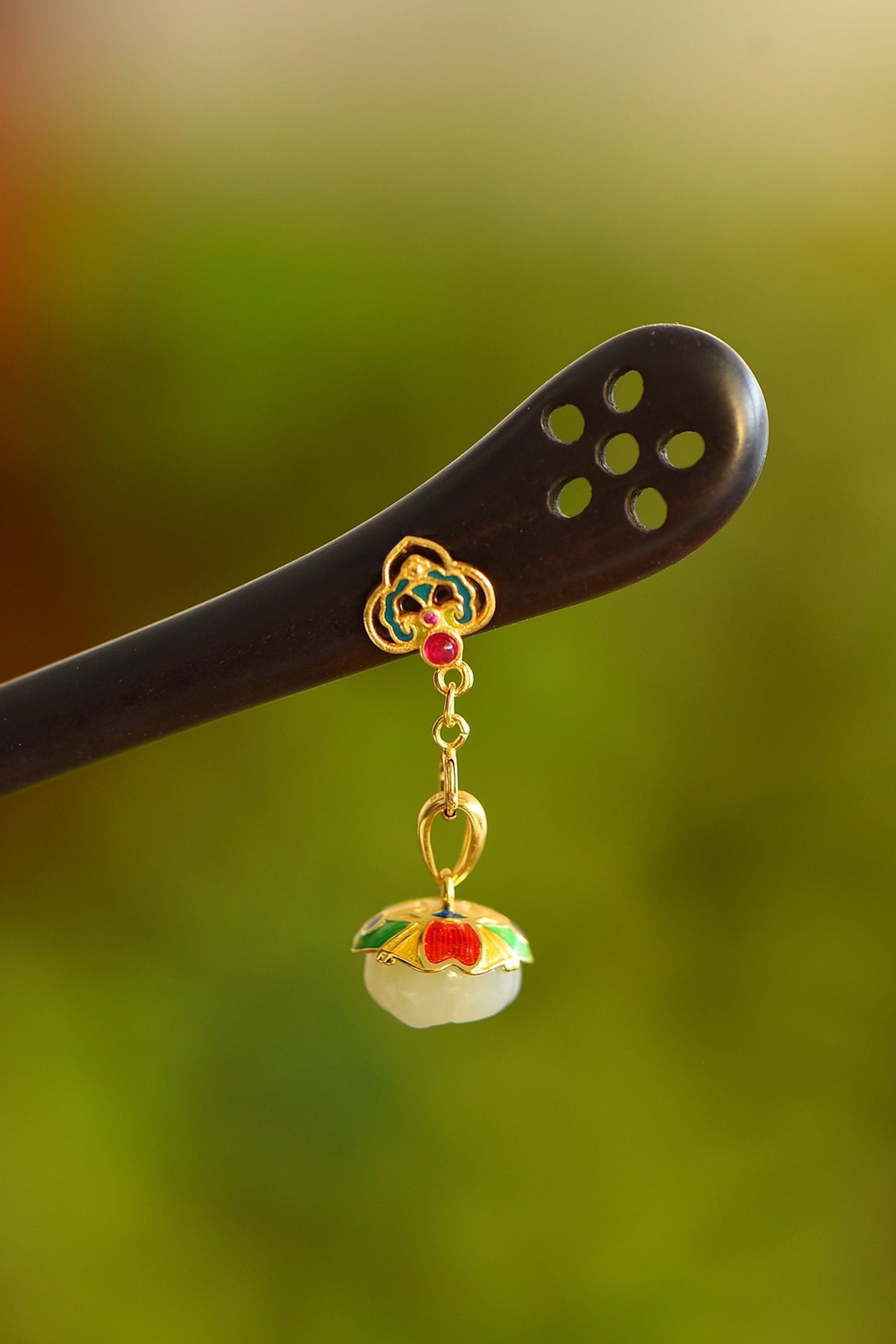 An Exquisite Sterling Silver-Gold Plated Inlaid White Jade Ebony Hairpin: An Exquisite Sterling Silver-Gold Plated Inlaid White Jade Ebony Hairpin, 纯银镀金镶白玉黑檀木发簪