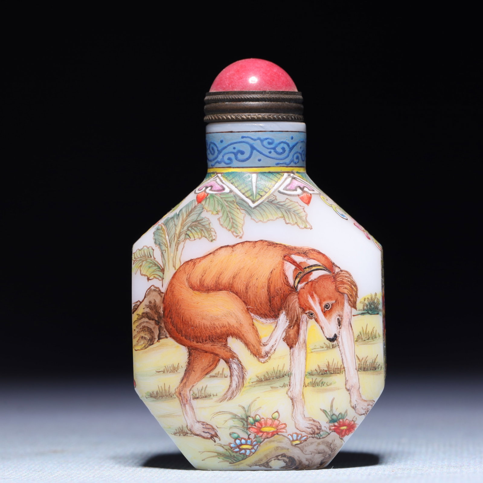 An Exquisite Glass Dog Pattern Snuff Bottle: An Exquisite Glass Dog Pattern Snuff Bottle,Qing Dynasty,China,Qianlong Four-character Mark,Size:1.6inx0.8inx2.8in,Weight:80.3g