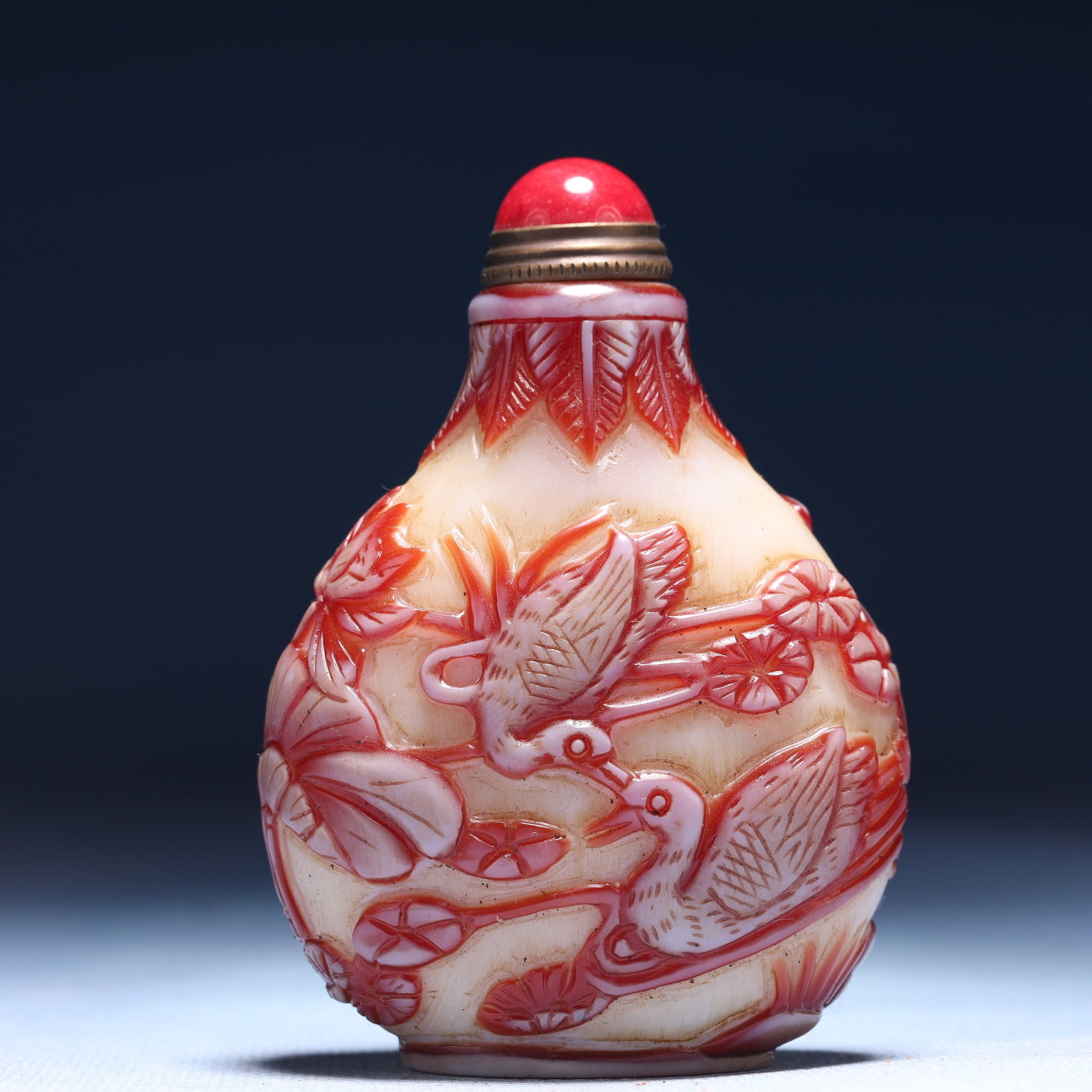 An Exquisite Glass Flower and Mandarin Duck Pattern Snuff Bottle: An Exquisite Glass Flower and Mandarin Duck Pattern Snuff Bottle,Qing Dynasty,China,Qianlong Four-character Mark,Size:2.4inx1.6inx3.1in,Weight:86g