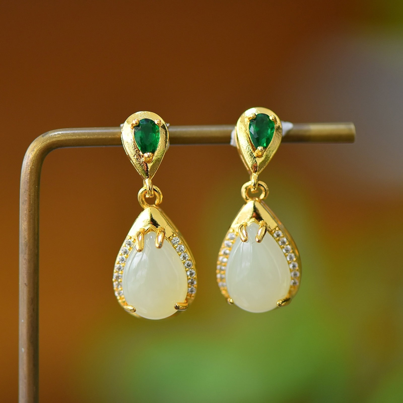 A Pair of Exquisite Bronze-Gold Plated Inlaid White Jade Earrings,Inlaid Diamond: A Pair of Exquisite Bronze-Gold Plated Inlaid White Jade Earrings,Inlaid Diamond,Size:0.4inx0.6in