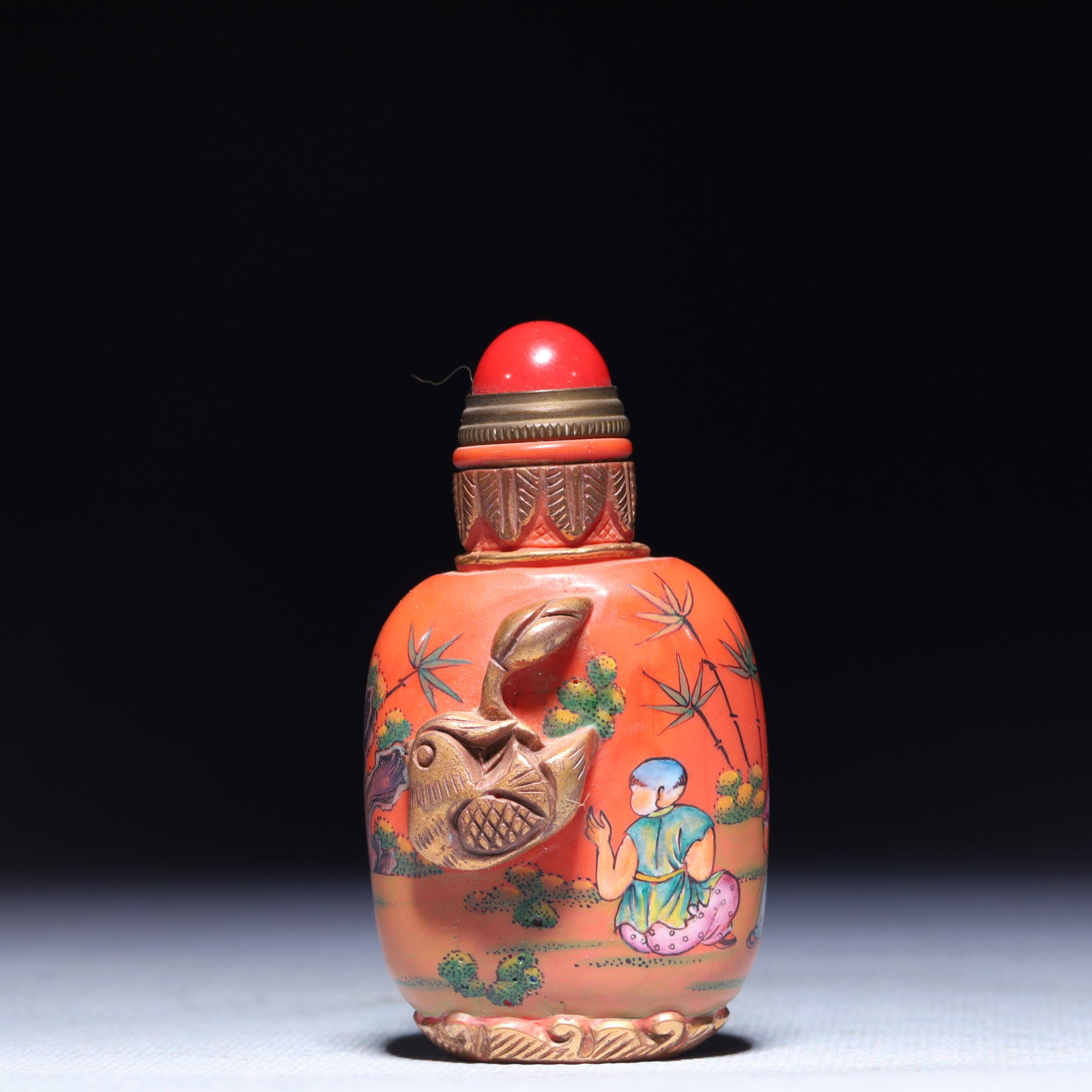 An Exquisite Glass Figure Pattern Snuff Bottle: An Exquisite Glass Figure Pattern Snuff Bottle,Qing Dynasty,China,Size:1.6inx1inx2.8in,Weight:65.6g 琉璃人物纹鼻烟壶,中国清代