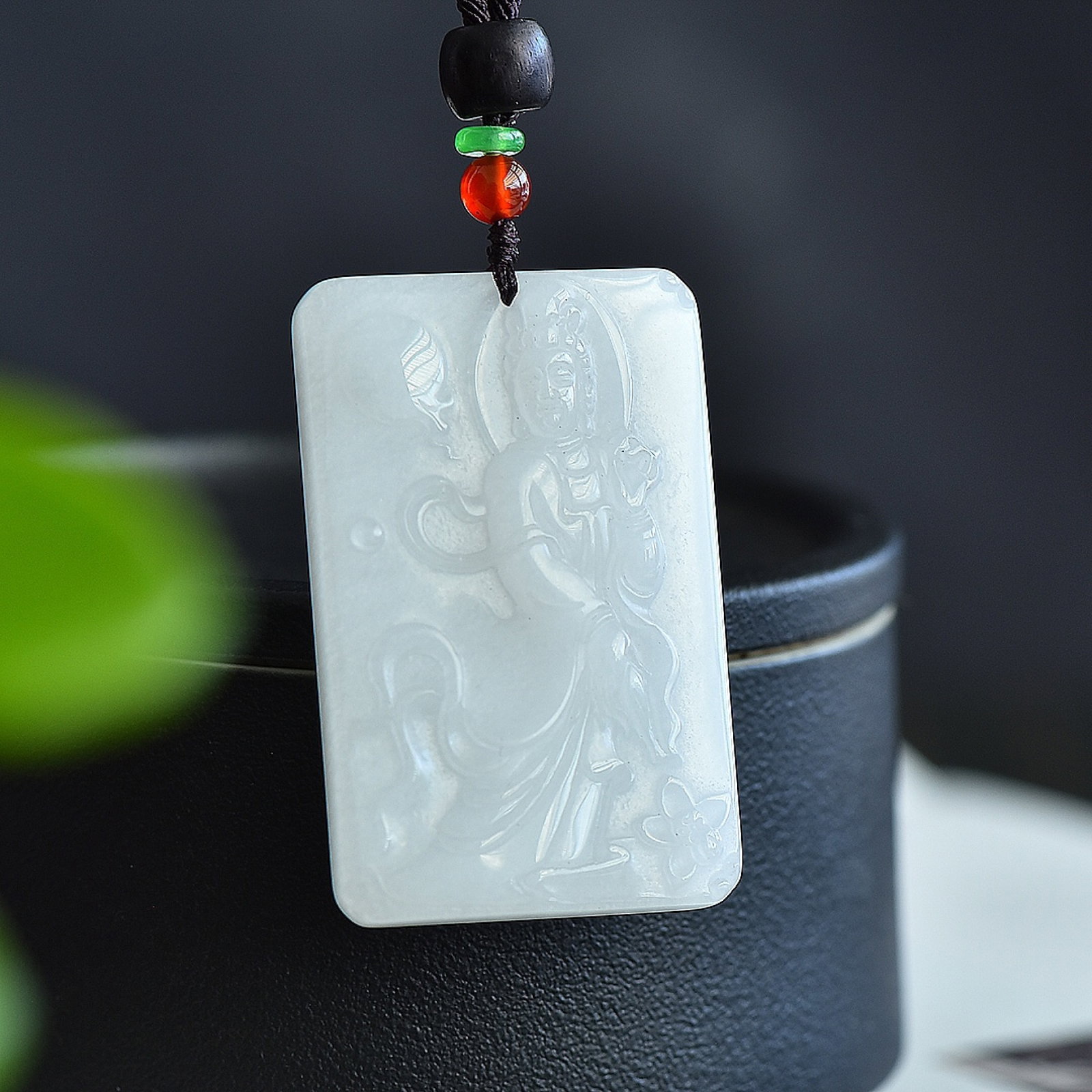 An Exquisite White Jade Buddha Statue Pendant: An Exquisite White Jade Buddha Statue Pendant 白玉佛像挂件