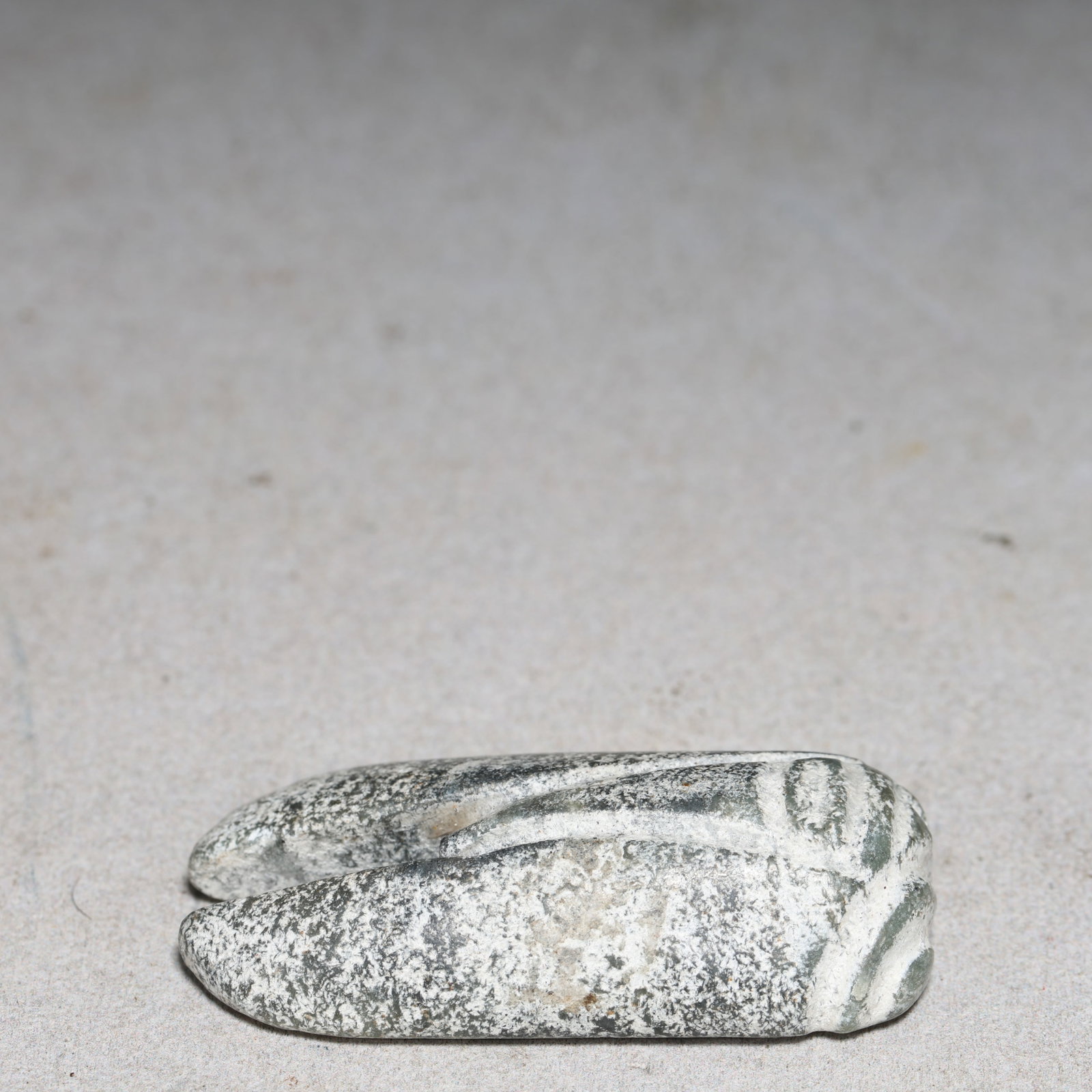 An Archaic Hongshan Culture Cyan jade Pendant: An Archaic Hongshan Culture Cyan jade Pendant,Ancient Time, China,Size:1inx2inx0.5in Weight:32.4g 红山文化青玉挂件,新石器时ć