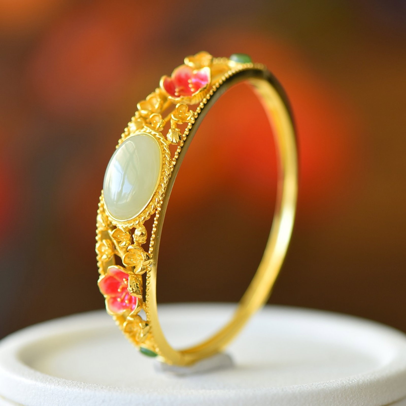 An Exquisite Sterling Silver-Gold Plated Inlaid White Jade Enamel Bracelet: An Exquisite Sterling Silver-Gold Plated Inlaid White Jade Enamel Bracelet,Size:0.5inx0.7in 纯银镀金镶白玉珐琅手镯