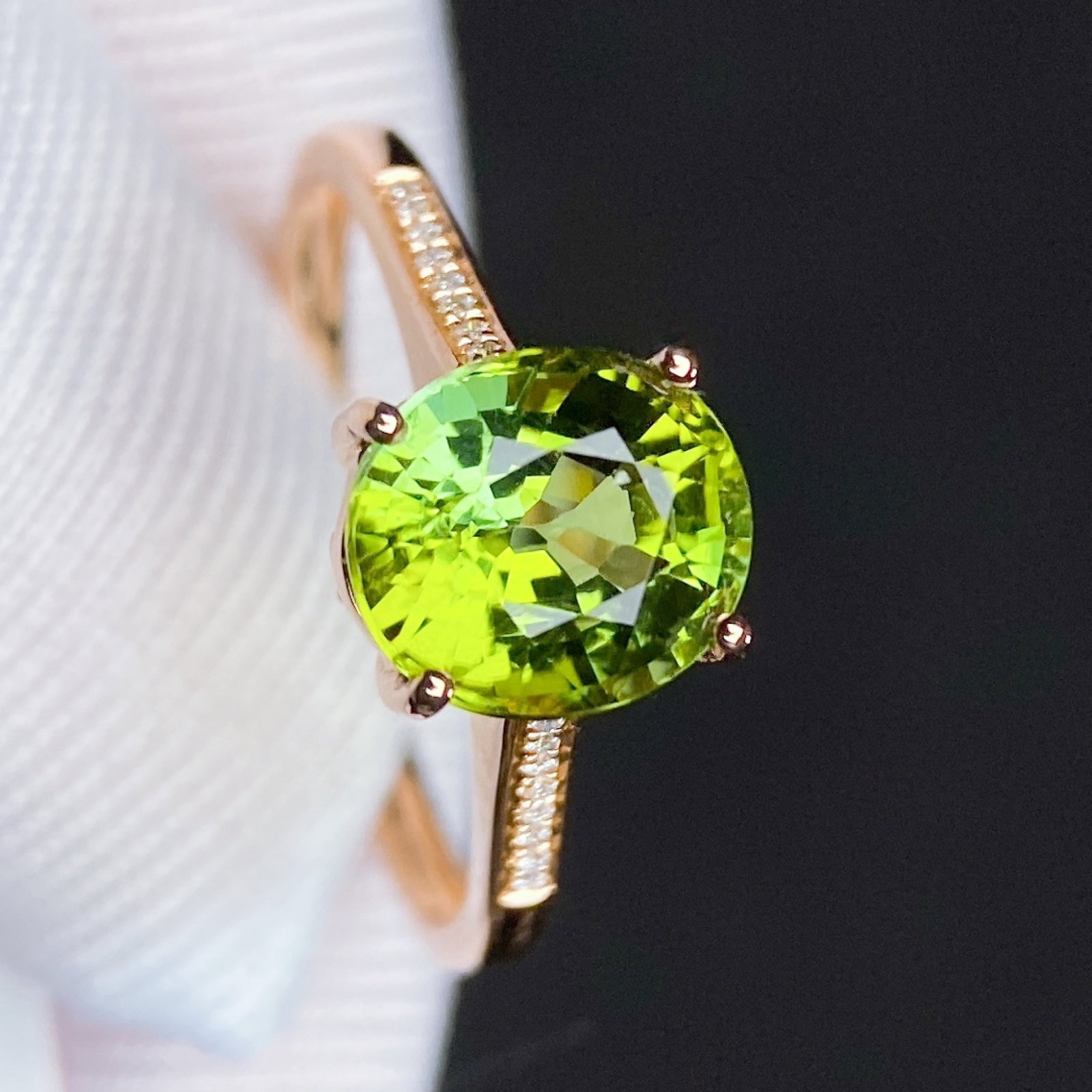 2.73Ctw Sterling Silver-Gold Plated Inlaid Natural Tourmaline Ring: 2.73Ctw Sterling Silver-Gold Plated Inlaid Natural Tourmaline Ring,Size:0.3inx0.3in 2.73Ctw纯银镀金嵌天然碧玺戒指