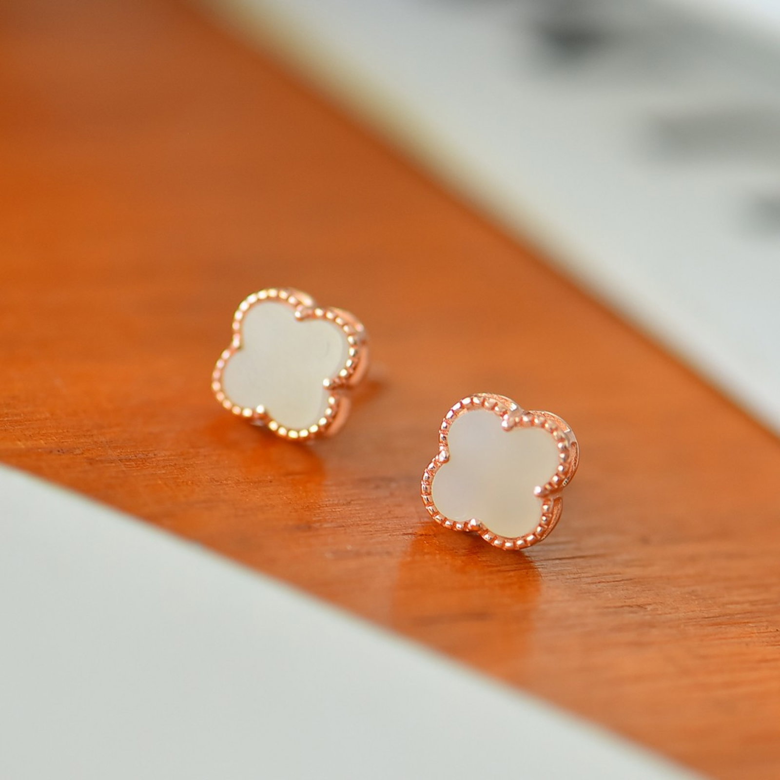 A Pair of Exquisite Sterling Silver Inlaid White Jade Earrings: A Pair of Exquisite Sterling Silver Inlaid White Jade Earrings,Size:0.3inx0.3in 一对纯银镶白玉耳钉