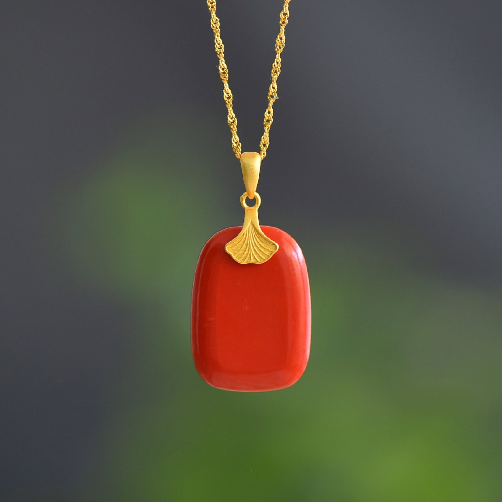 An Exquisite Sterling Silver-Gold Plated Inlaid Cinnabar Necklace: An Exquisite Sterling Silver-Gold Plated Inlaid Cinnabar Necklace,Size:0.7inx1in 纯银镀金镶朱砂项链