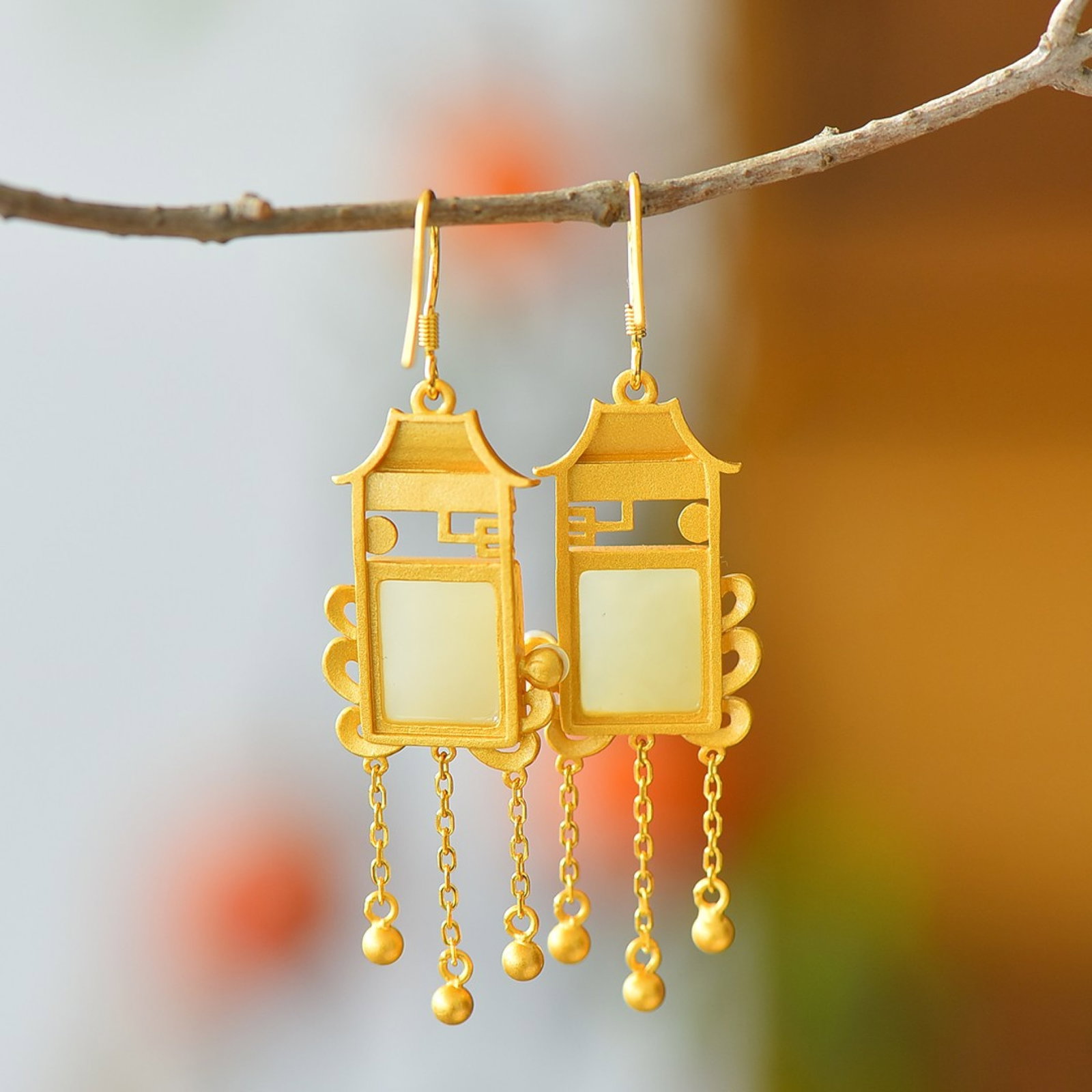 A Pair of Exquisite Sterling Silver-Gold Plated Inlaid White Jade Earrings,Inlaid Pearls: A Pair of Exquisite Sterling Silver-Gold Plated Inlaid White Jade Earrings,Inlaid Pearls