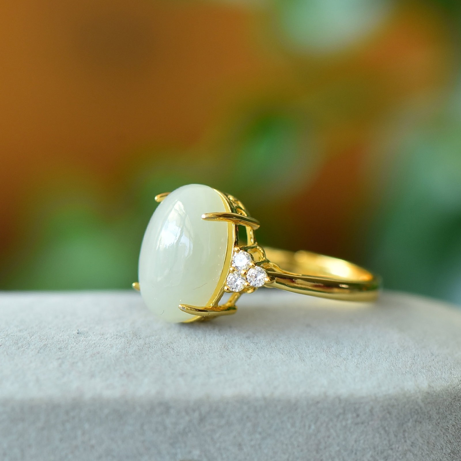 An Exquisite Bronze-Gold Plated Inlaid White Jade Ring,Inlaid Diamond: An Exquisite Bronze-Gold Plated Inlaid White Jade Ring,Inlaid Diamond,Size:0.4inx0.6in 铜镀金镶白玉戒指,嵌钻石