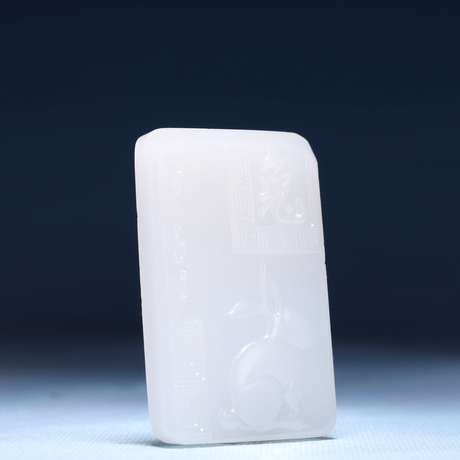 An Exquisite White Jade Rabbit Pattern Pendant - 3