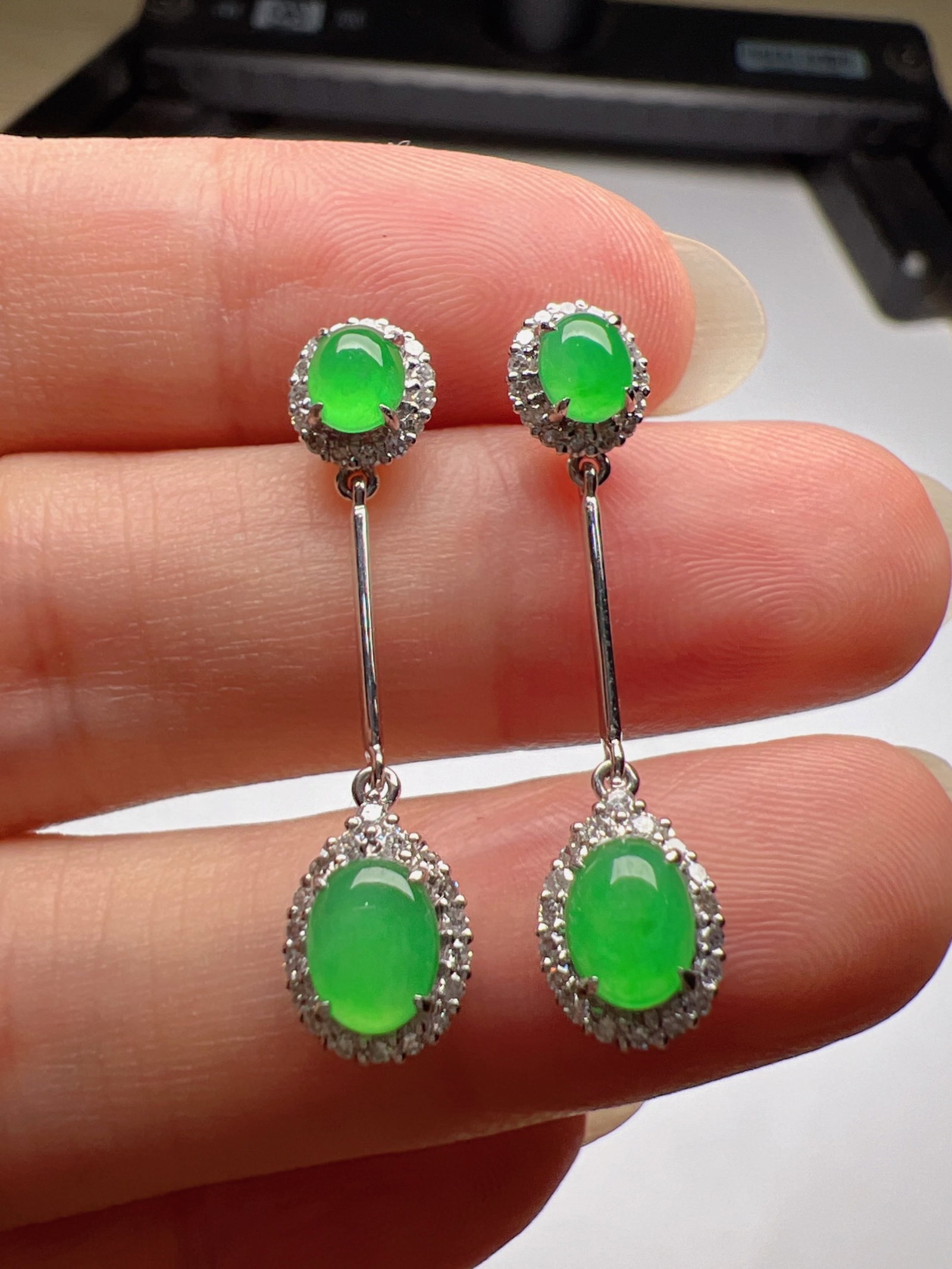 A Pair of Exquisite 18k Gold Diamond Inlaid Jadeite Earrings: A Pair of Exquisite 18k Gold Diamond Inlaid Jadeite Earrings,Size(Loose Stone):0.2inx0.2in 一对18k金钻镶嵌翡翠耳环