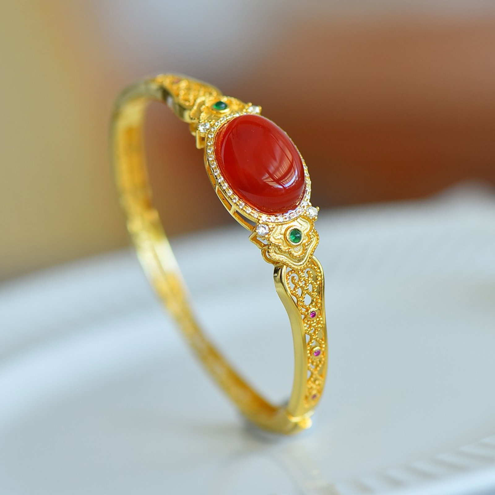 An Exquisite Sterling Silver-Gold Plated Inlaid Agate Bracelets,Inlaid Diamond: An Exquisite Sterling Silver-Gold Plated Inlaid Agate Bracelets,Inlaid Diamond,Size:0.5inx0.7in 纯银镀金镶玛瑙手镯,嵌钻石