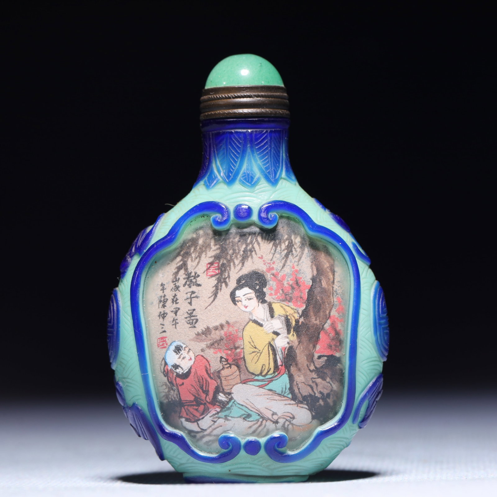 An Exquisite Glass Figure Pattern Snuff Bottle (1 of 8)